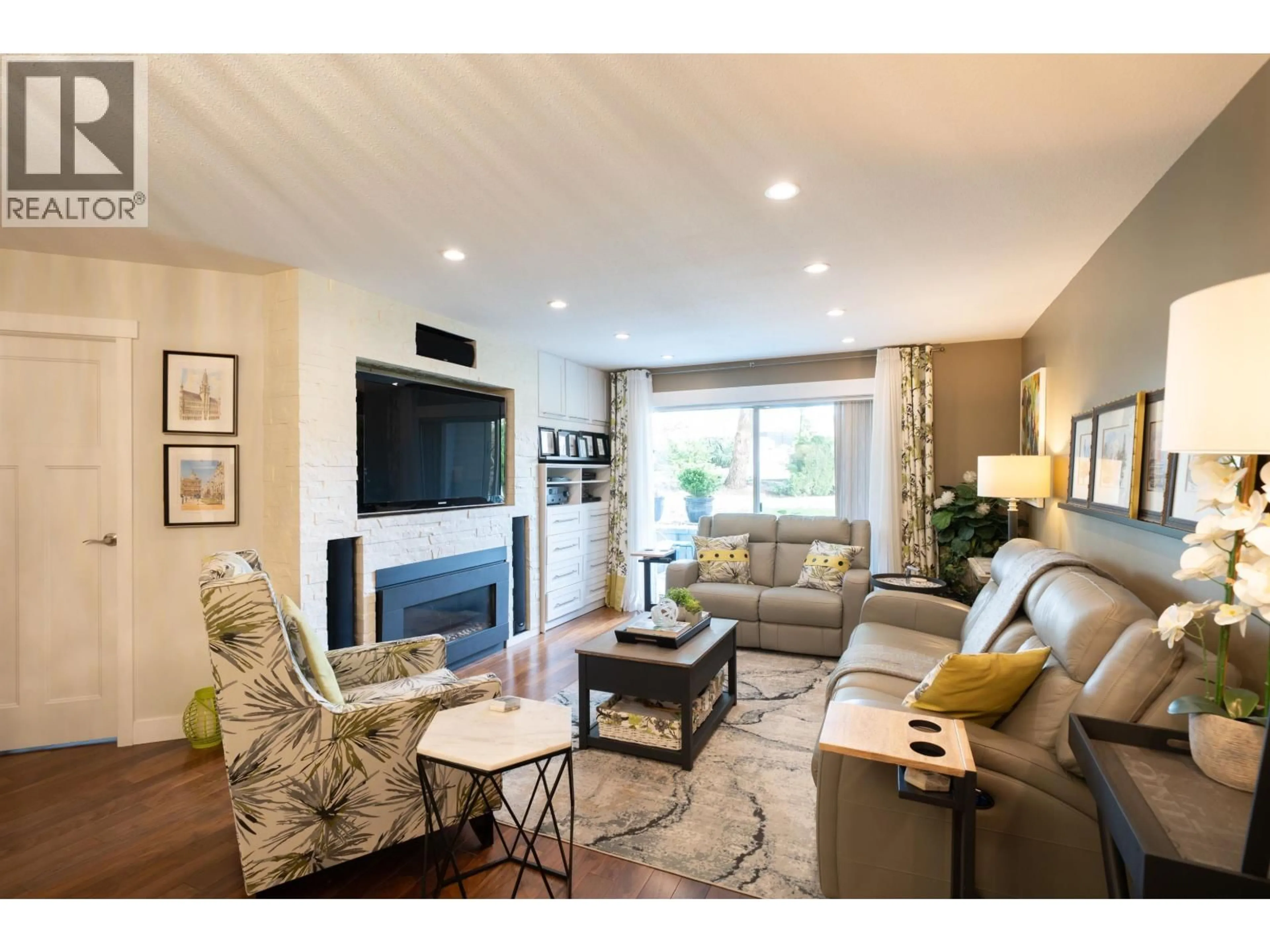 Living room with furniture, wood/laminate floor for 113 - 11601 227 STREET, Maple Ridge British Columbia V2X0J7