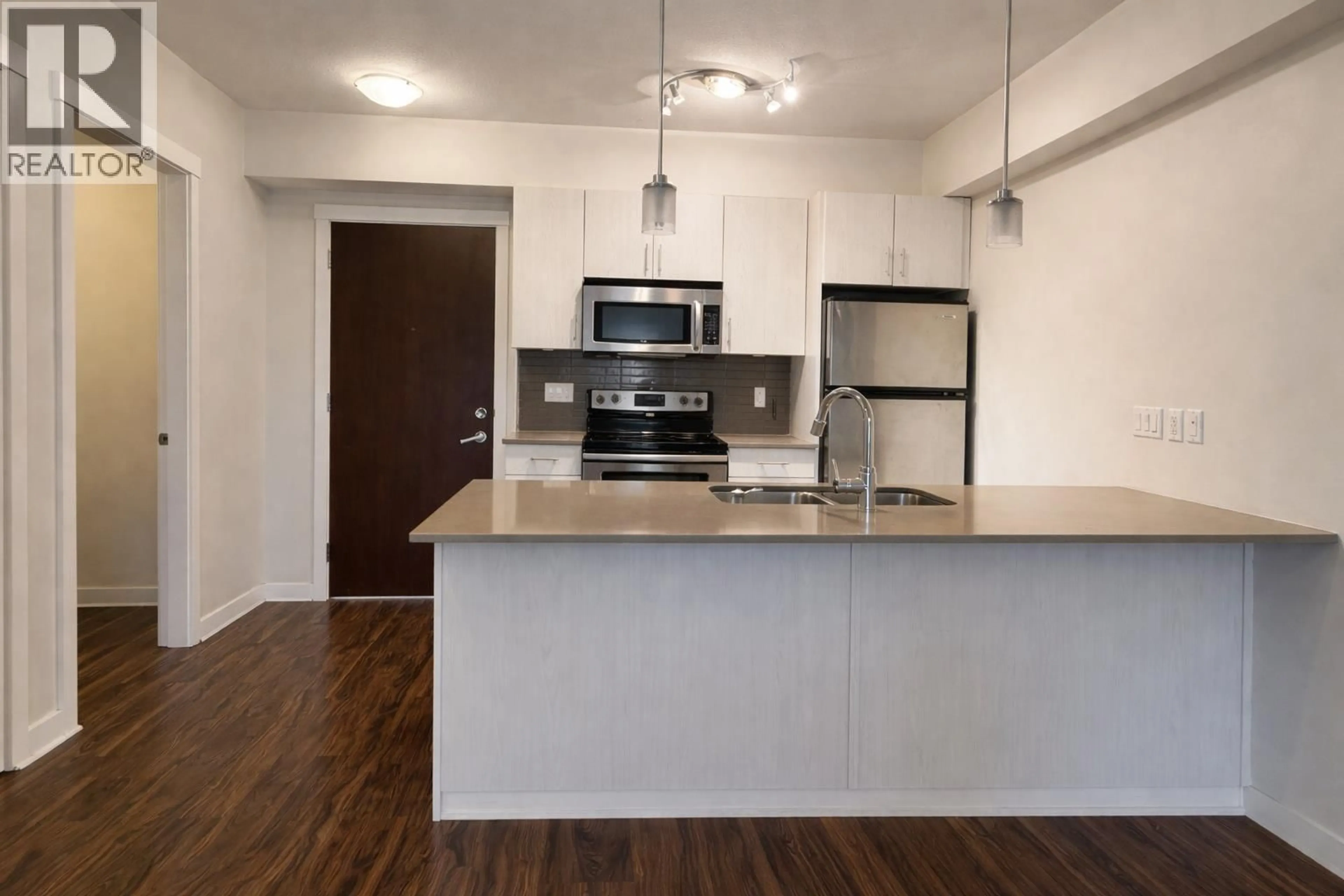 Open concept kitchen, wood/laminate floor for 304 - 7777 ROYAL OAK AVENUE, Burnaby British Columbia V5J4K2