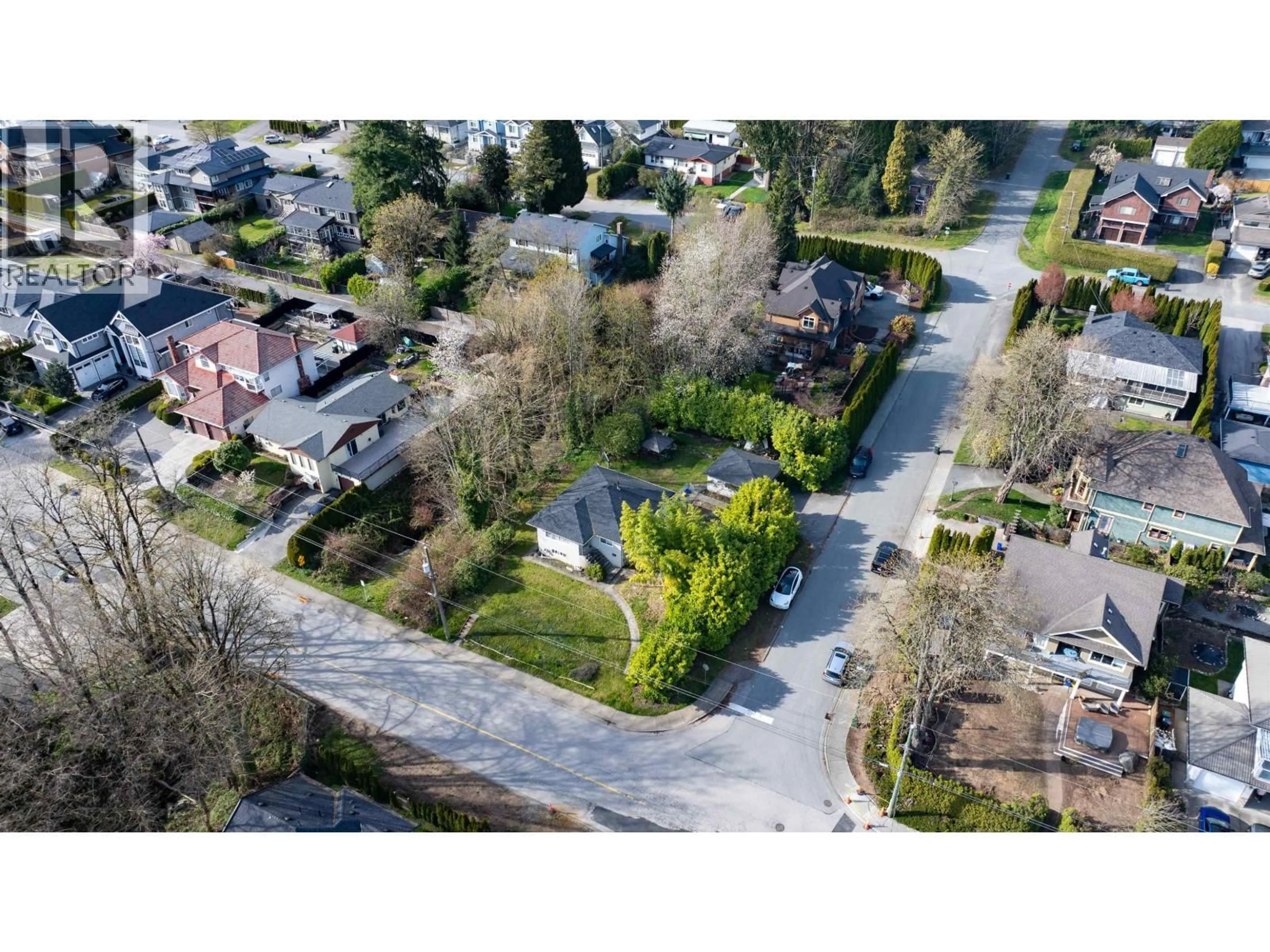 A pic from outside/outdoor area/front of a property/back of a property/a pic from drone, street for 971 ROCHESTER AVENUE, Coquitlam British Columbia V3K2W5