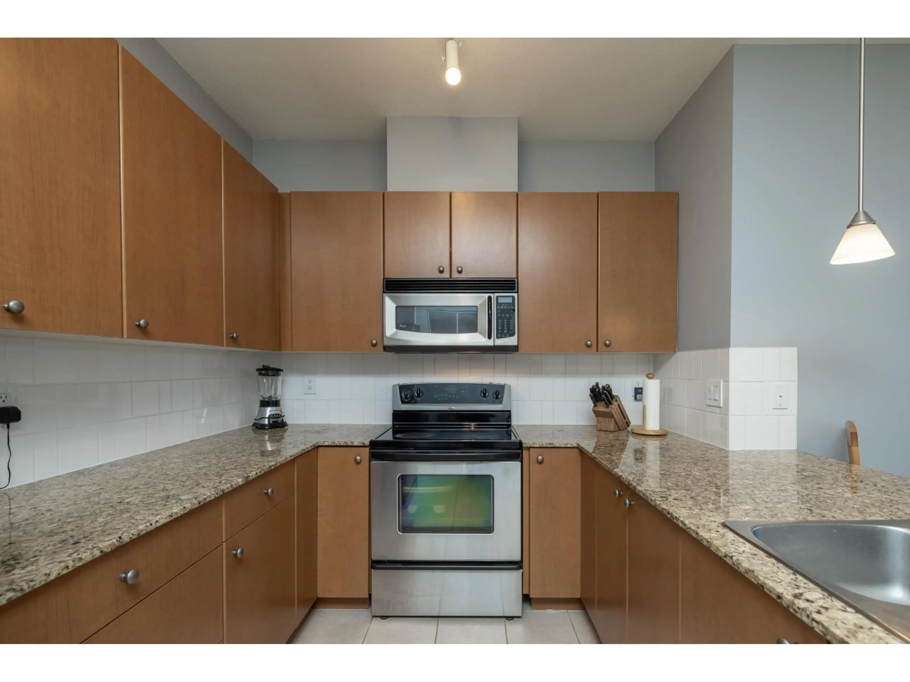 Standard kitchen, unknown for 430 - 15380 102A AVENUE, Surrey British Columbia V3R0B3