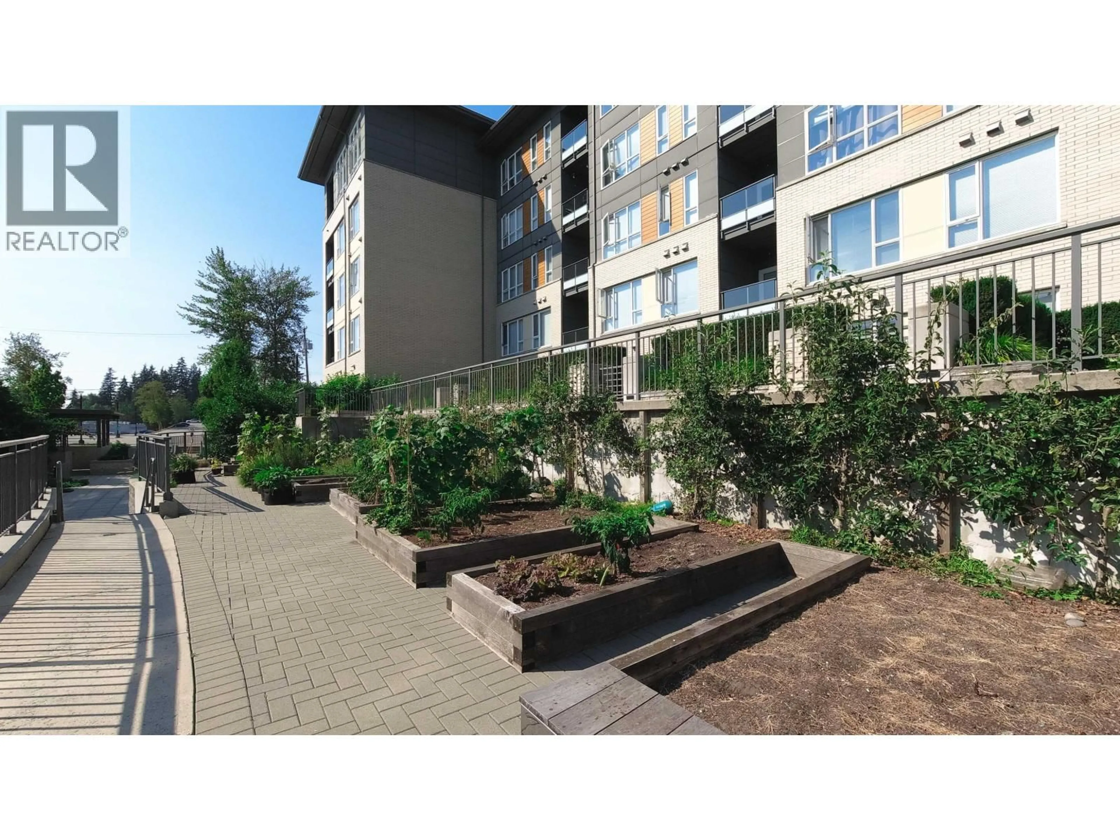 Patio, street for 110 - 9168 SLOPES MEWS, Burnaby British Columbia V5A0E4