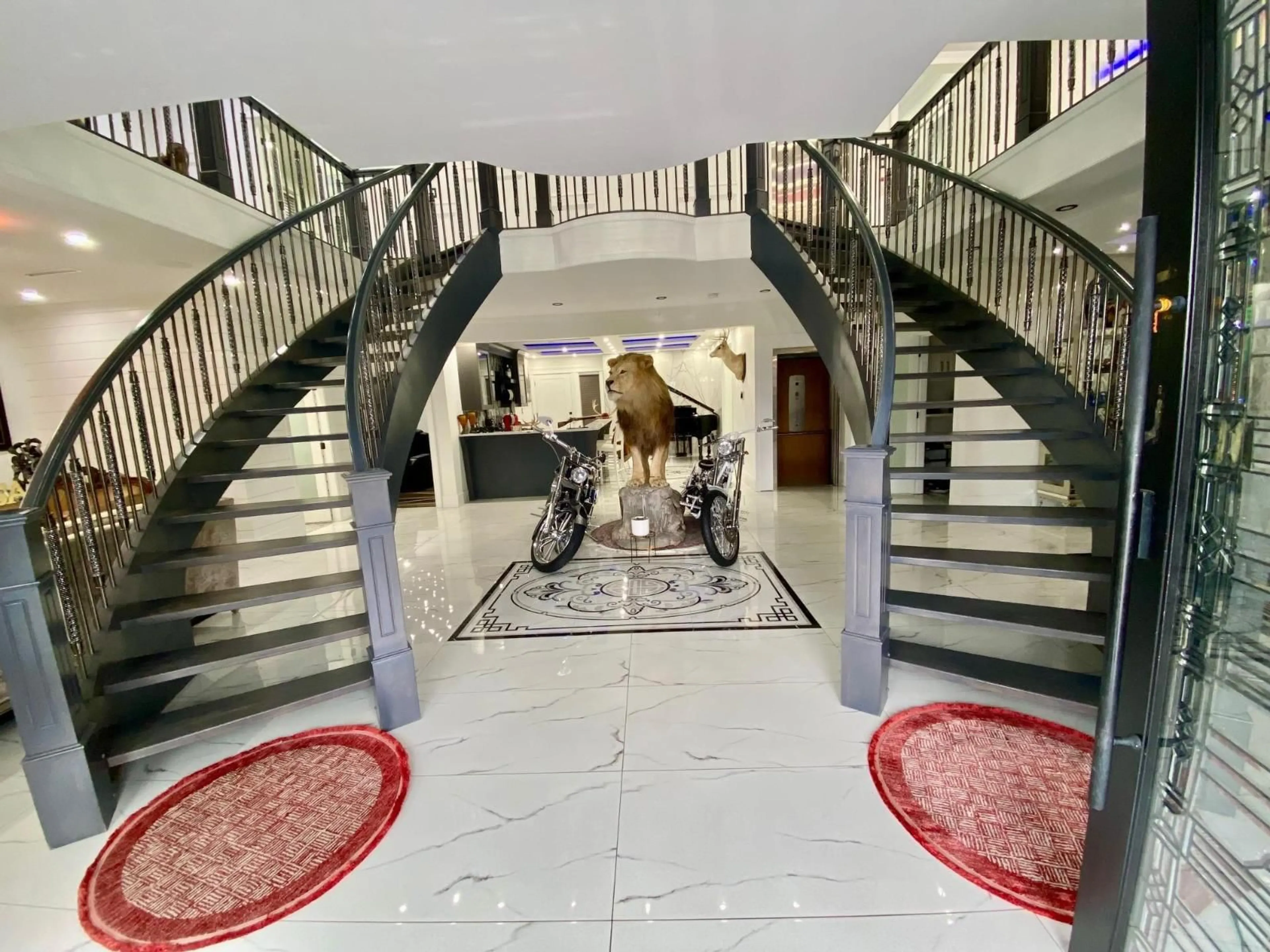 Lobby for 14203 TRITES ROAD, Surrey British Columbia V3X3E7