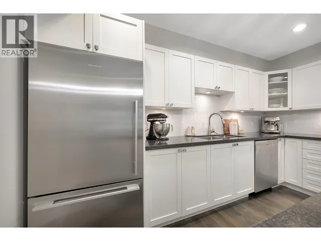 796 15TH AVENUE, Vancouver 5