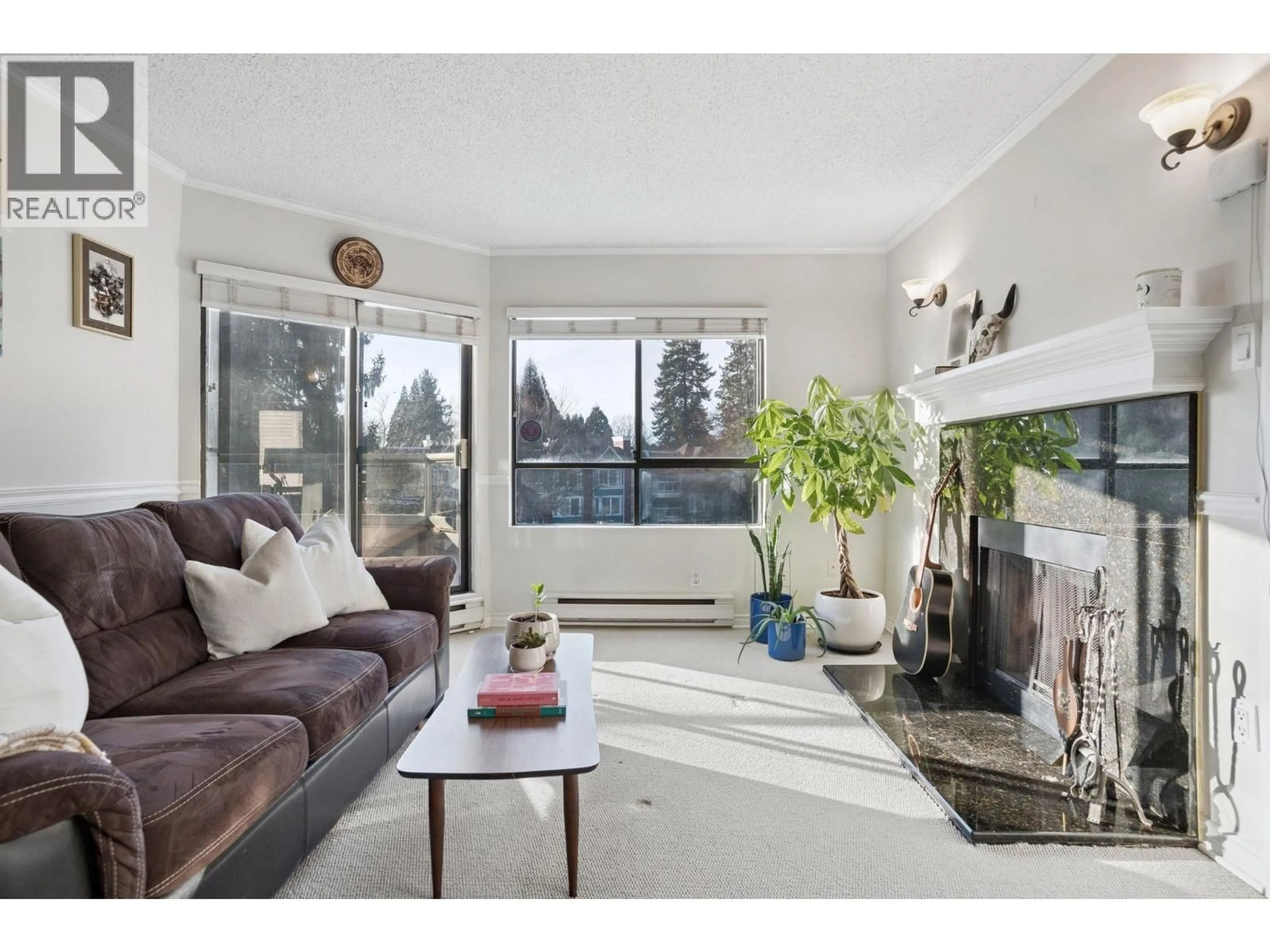 Living room with furniture, unknown for 302 - 1750 AUGUSTA AVENUE, Burnaby British Columbia V5A2V6