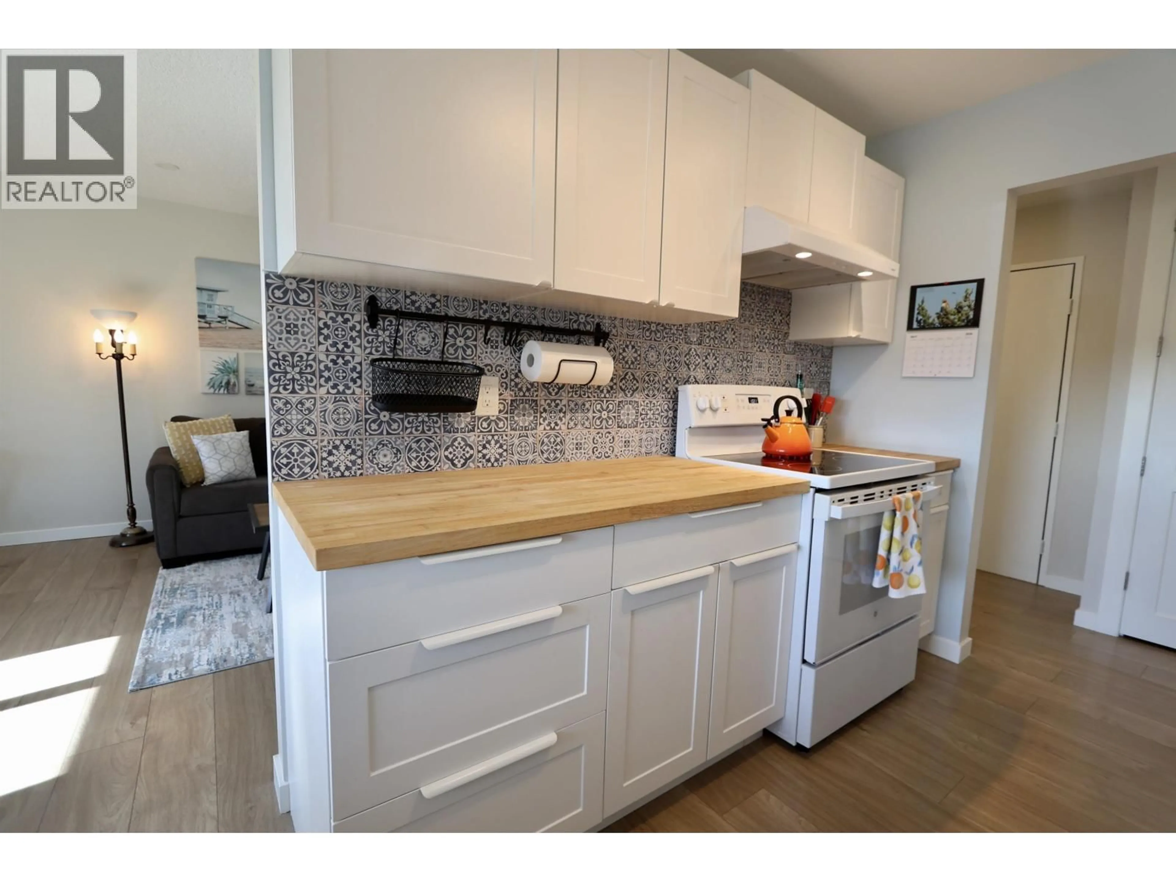 Standard kitchen, wood/laminate floor for 202 - 4288 15TH AVENUE, Prince George British Columbia V2M5K6