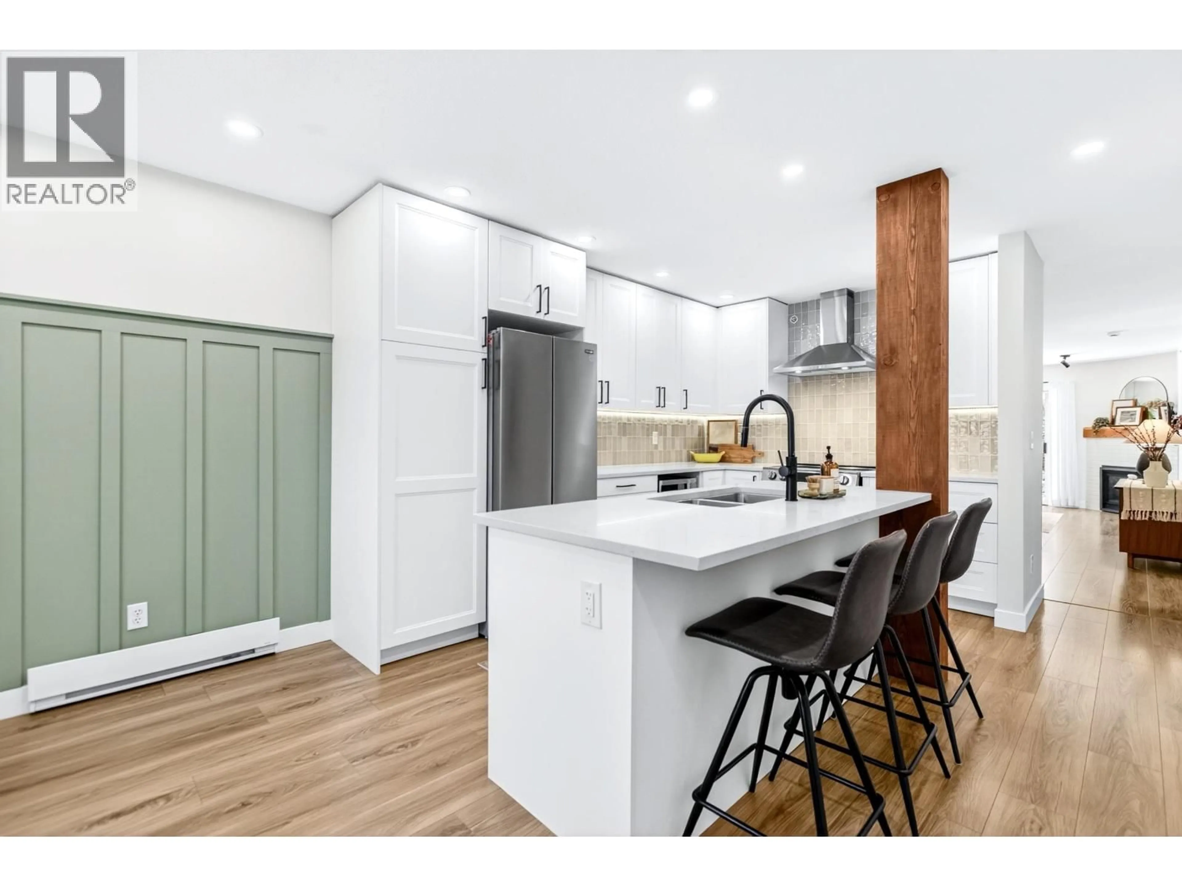 Open concept kitchen, wood/laminate floor for 8 - 19270 119 AVENUE, Pitt Meadows British Columbia V3Y2J8