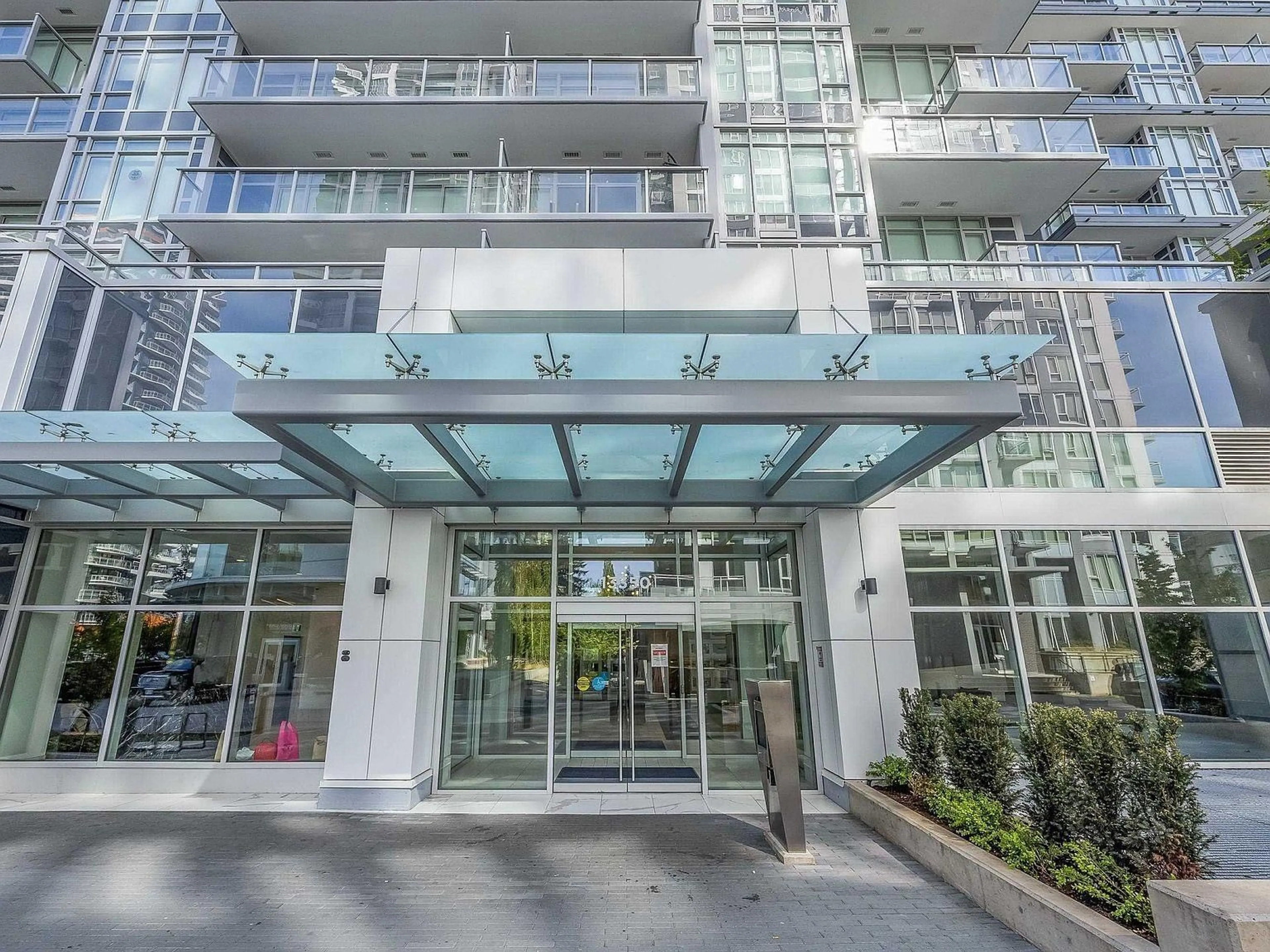 Indoor foyer for 3 - 13350 CENTRAL AVENUE, Surrey British Columbia V3T0S1