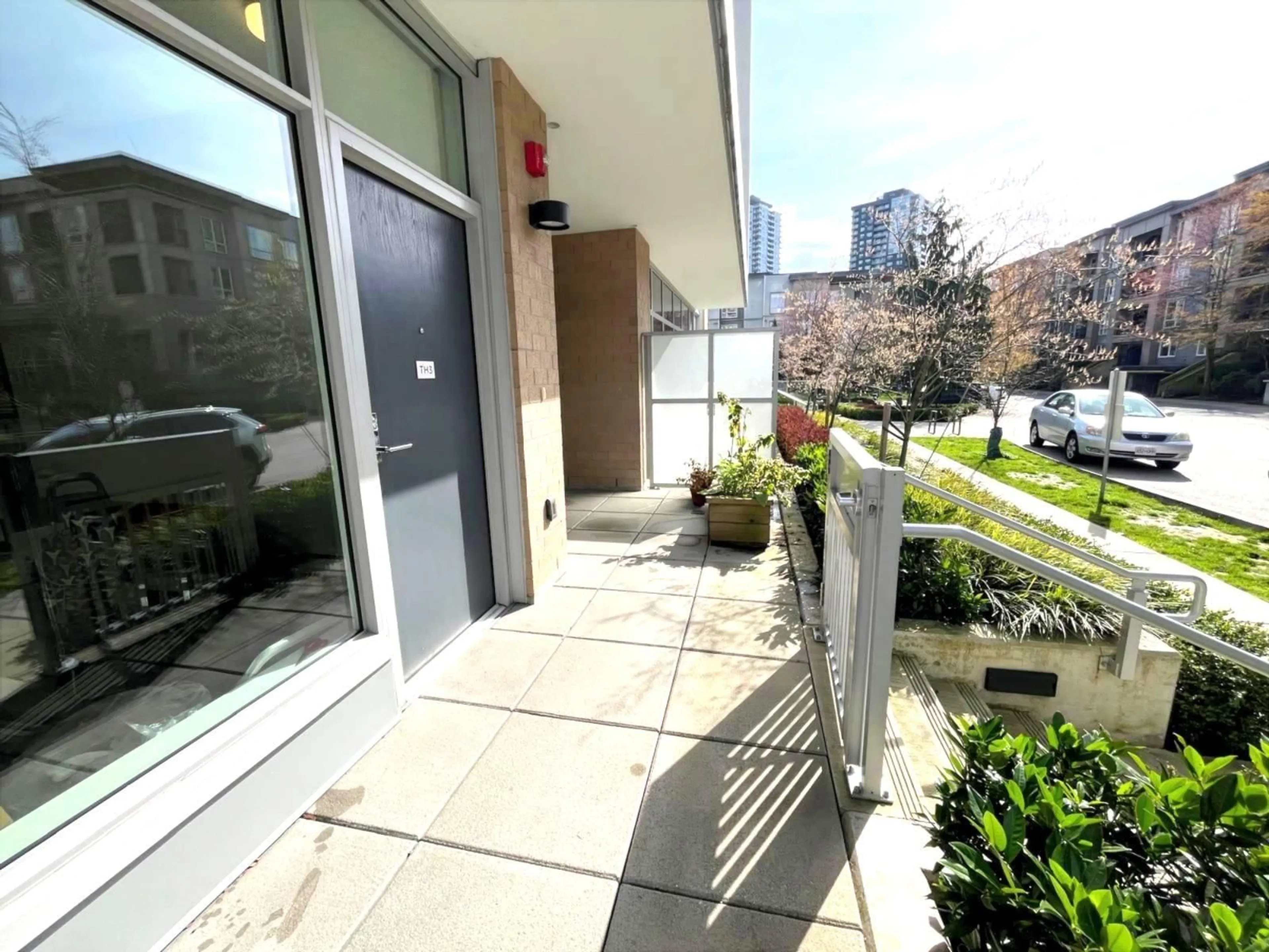 Patio, street for 3 - 13350 CENTRAL AVENUE, Surrey British Columbia V3T0S1