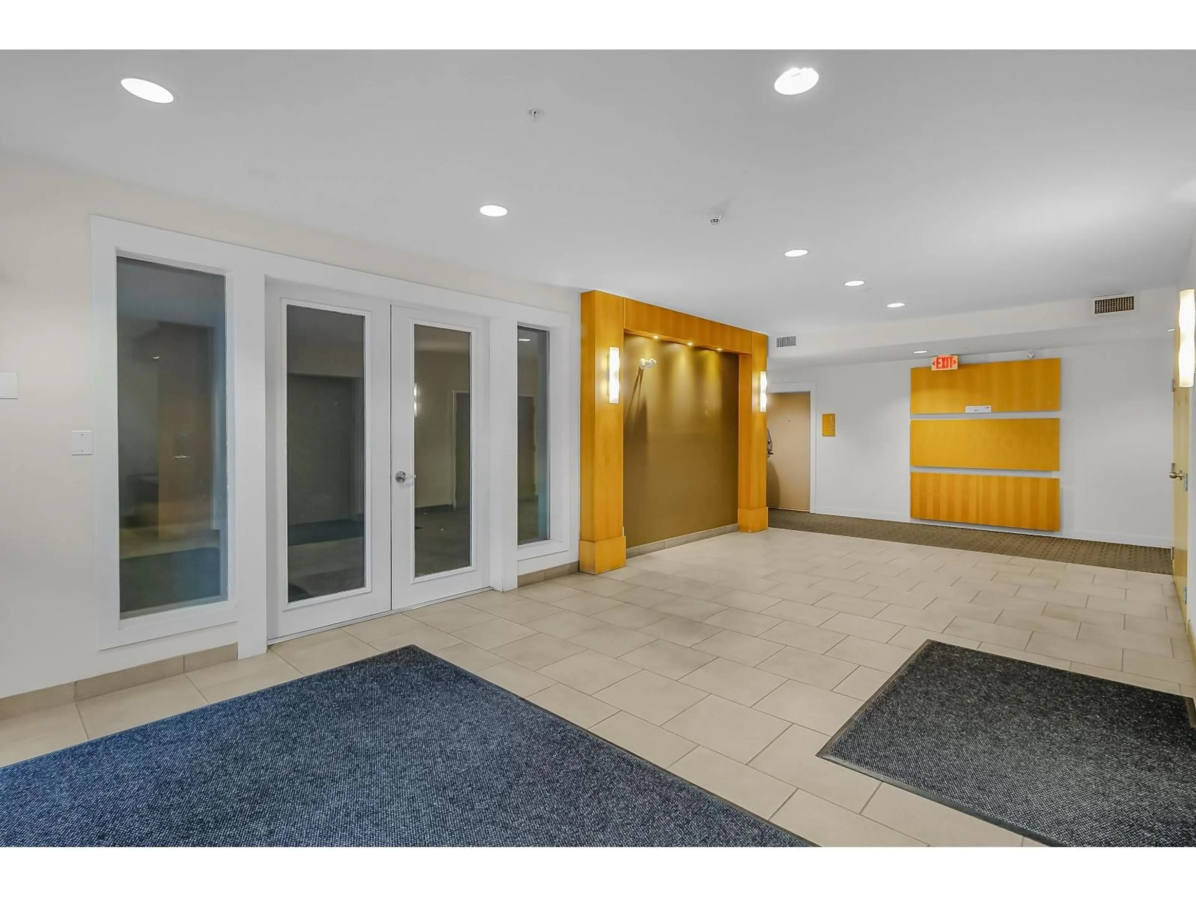 Indoor foyer for 214 - 33538 MARSHALL ROAD, Abbotsford British Columbia V2S0C7