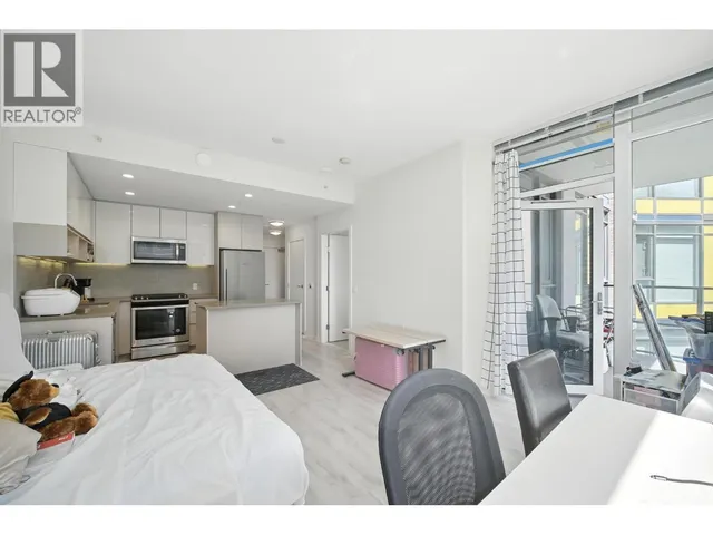 418 - 8850 UNIVERSITY CRESCENT, Burnaby 3