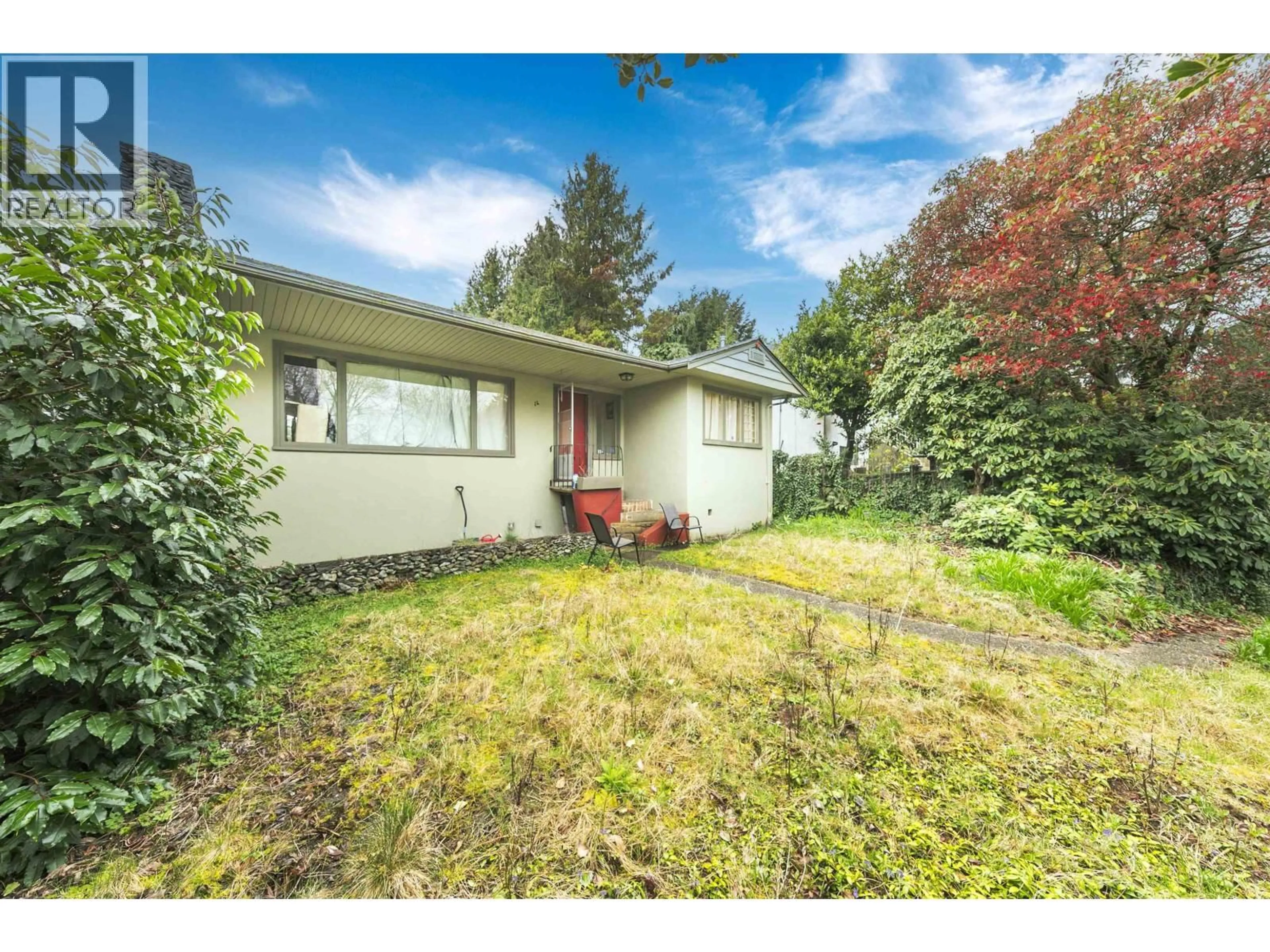 A pic from outside/outdoor area/front of a property/back of a property/a pic from drone, street for 14 37TH AVENUE, Vancouver British Columbia V5Y2N1