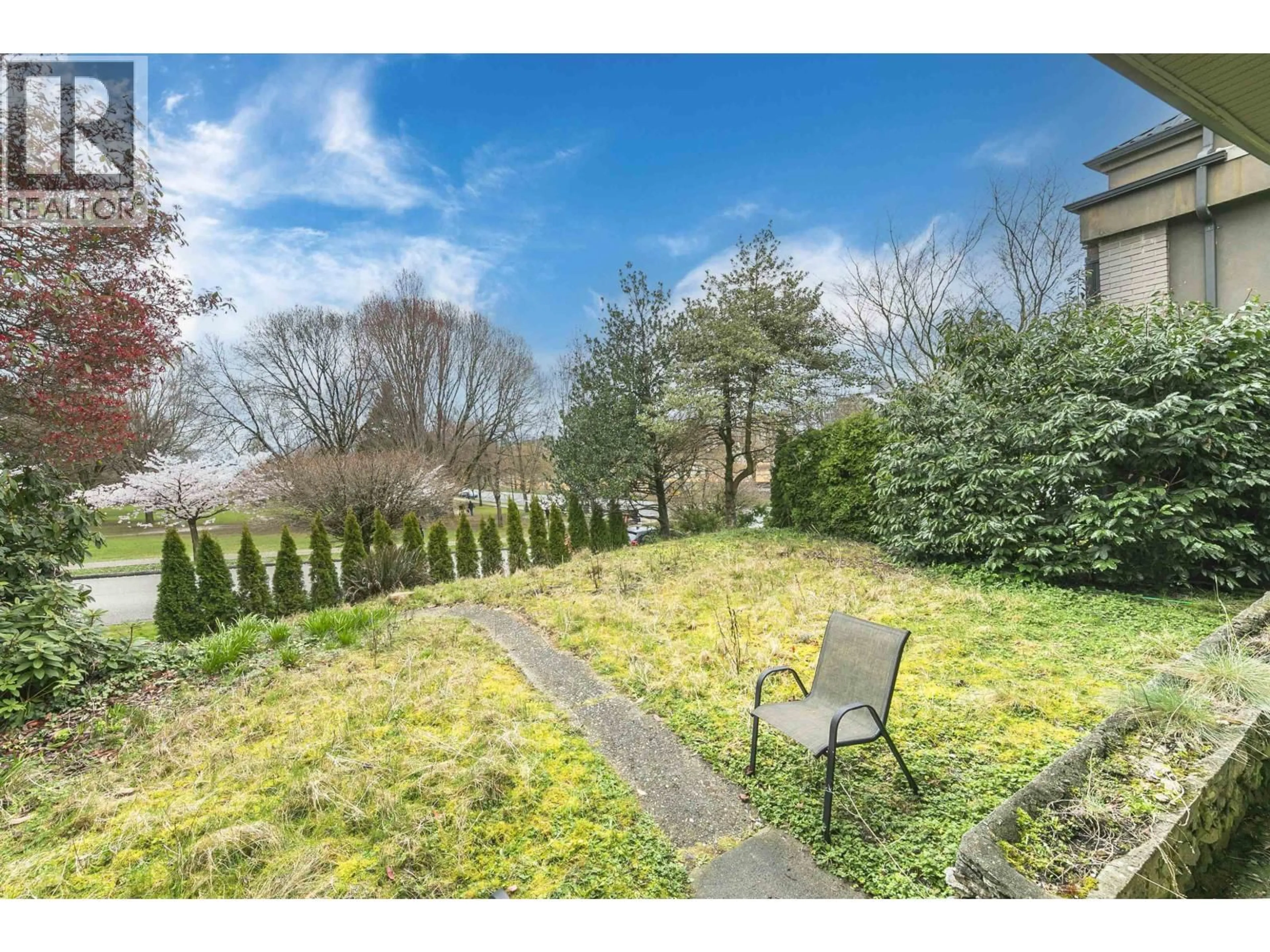 A pic from outside/outdoor area/front of a property/back of a property/a pic from drone, forest/trees view for 14 37TH AVENUE, Vancouver British Columbia V5Y2N1