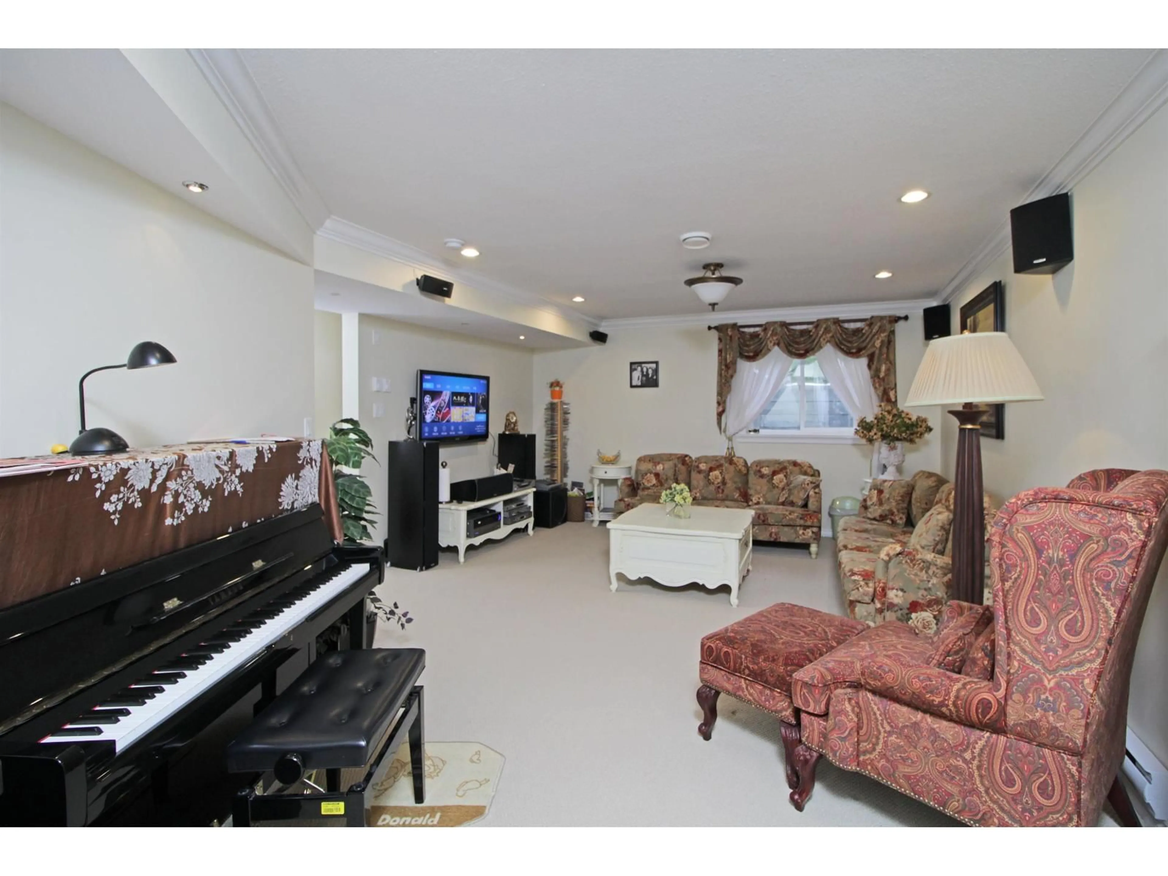 Home theater for 3303 148A STREET, Surrey British Columbia V4P3R2