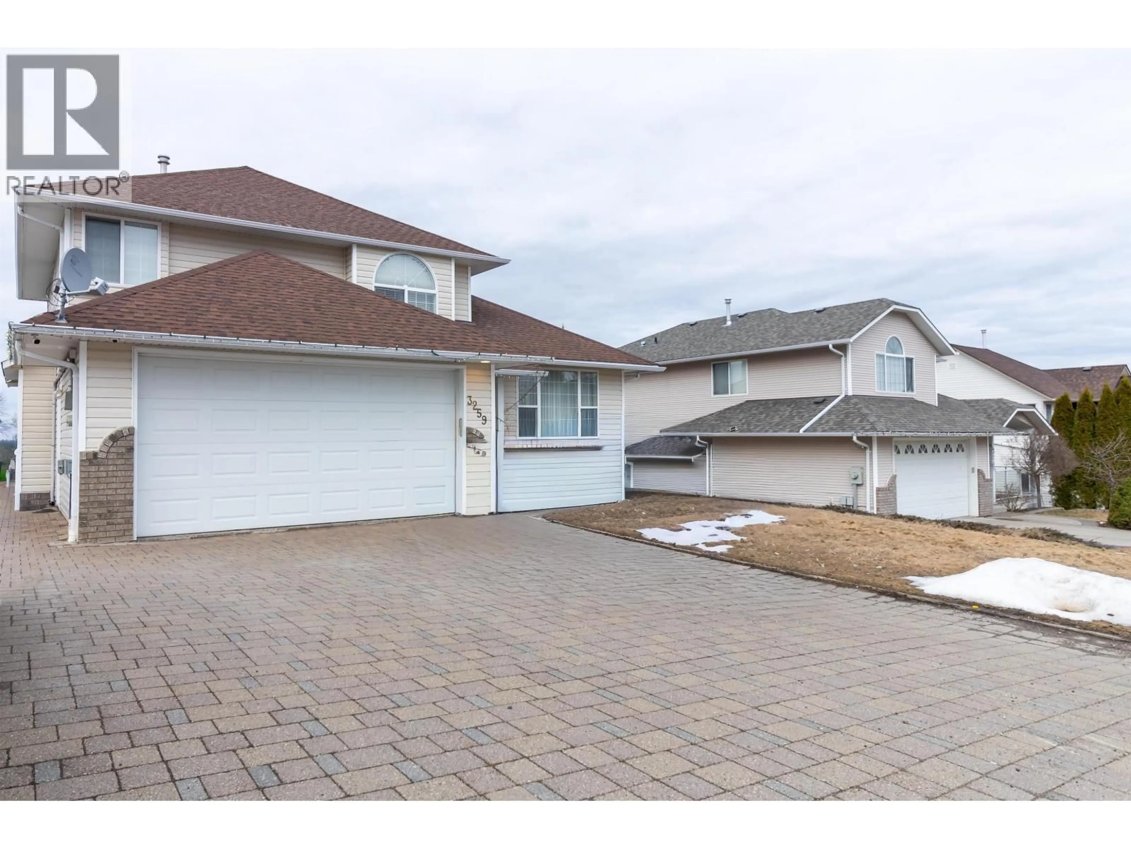 Home with vinyl exterior material, street for 3259 VISTA VIEW ROAD, Prince George British Columbia V2N6R7