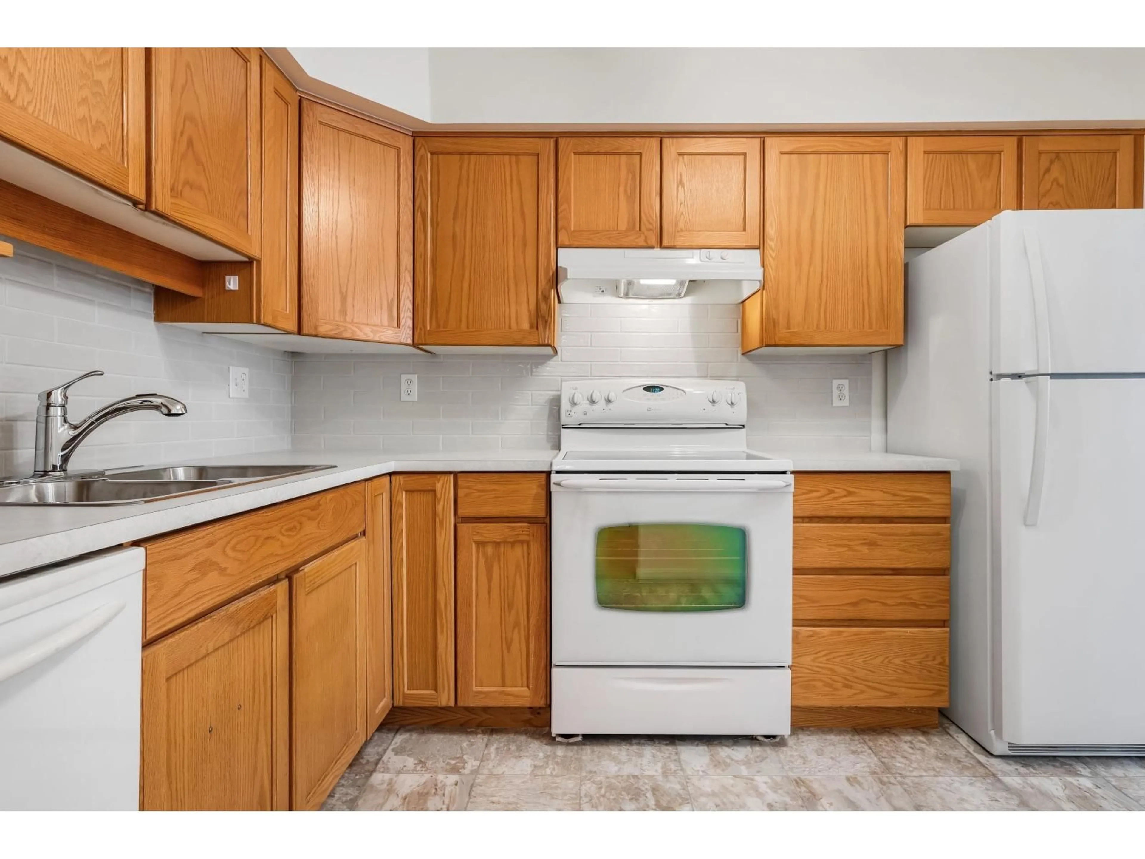 Standard kitchen, unknown for 107 - 9186 EDWARD STREET, Chilliwack British Columbia V2P7X6