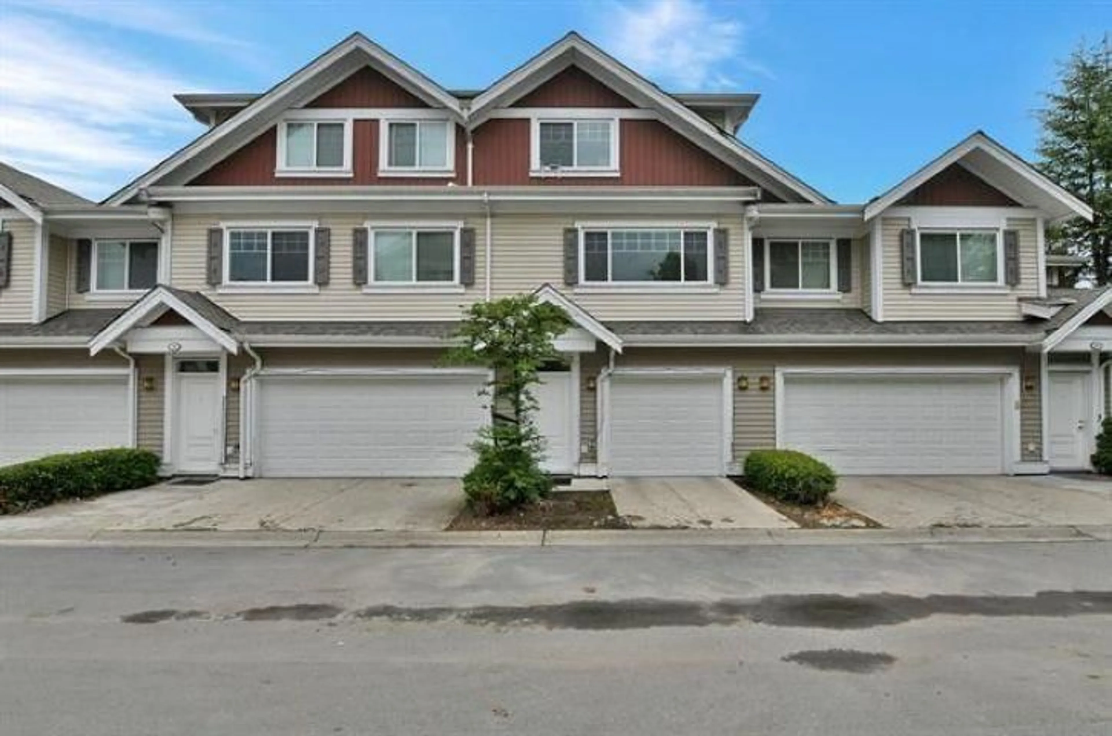 Home with vinyl exterior material, street for 30 - 30748 CARDINAL AVENUE, Abbotsford British Columbia V2T5P5