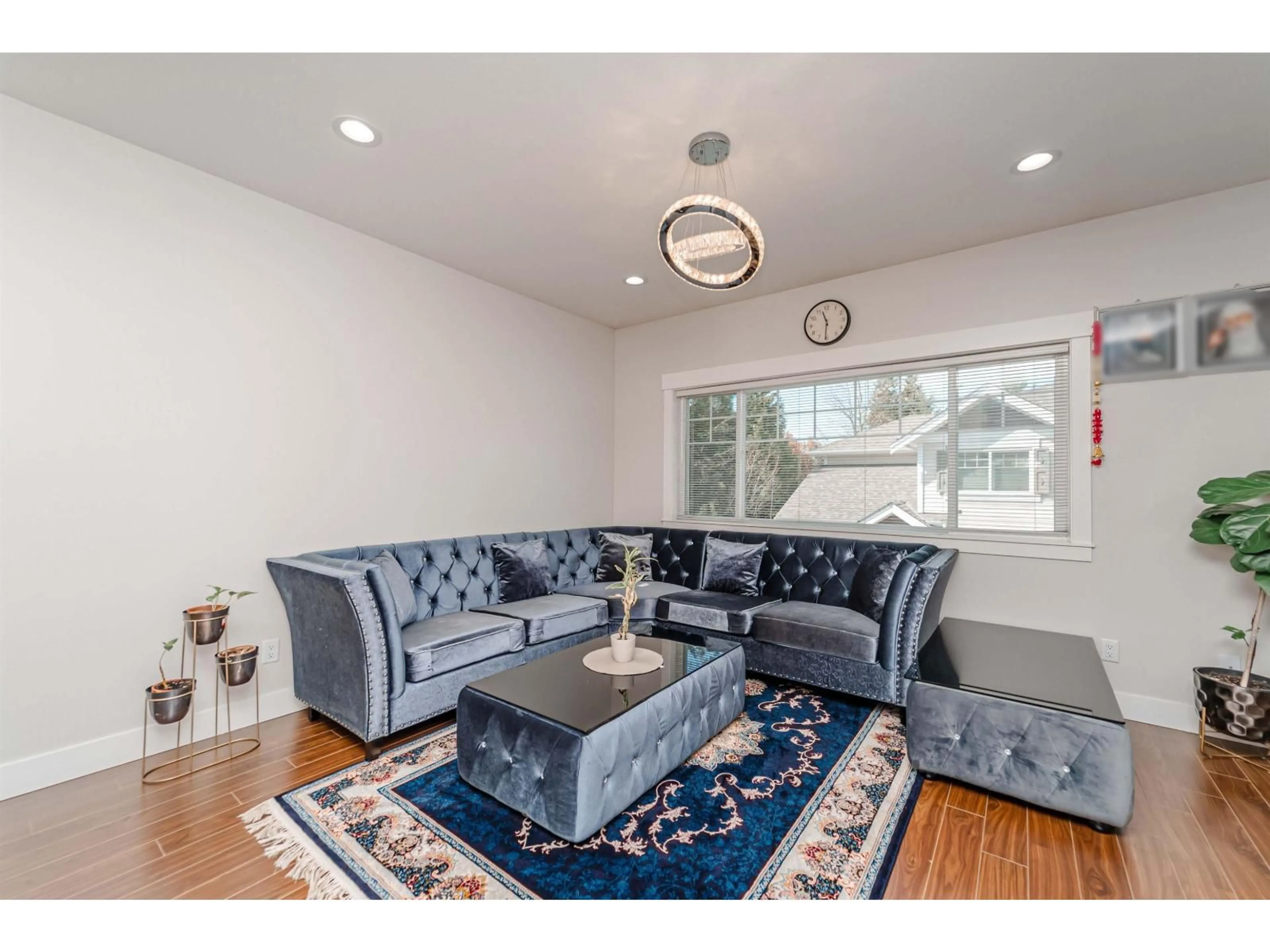 Living room with furniture, unknown for 30 - 30748 CARDINAL AVENUE, Abbotsford British Columbia V2T5P5