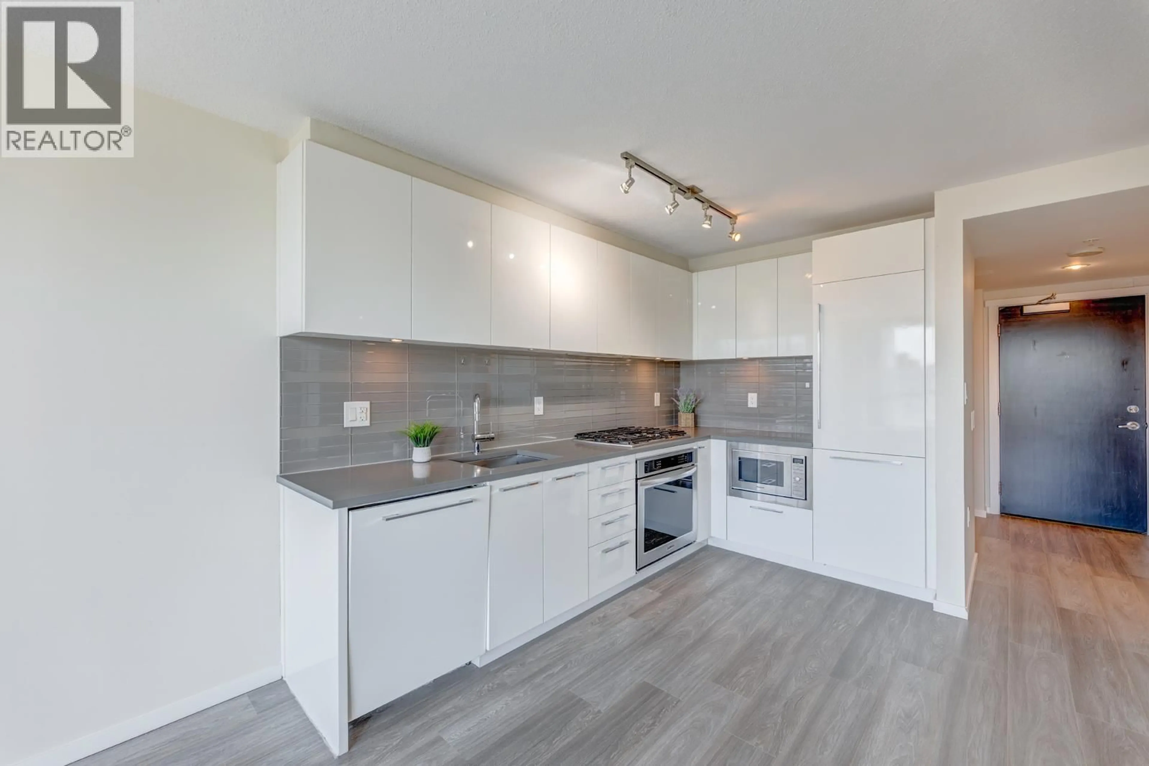 Standard kitchen, wood/laminate floor for 203 - 6658 DOW AVENUE, Burnaby British Columbia V5H0C7