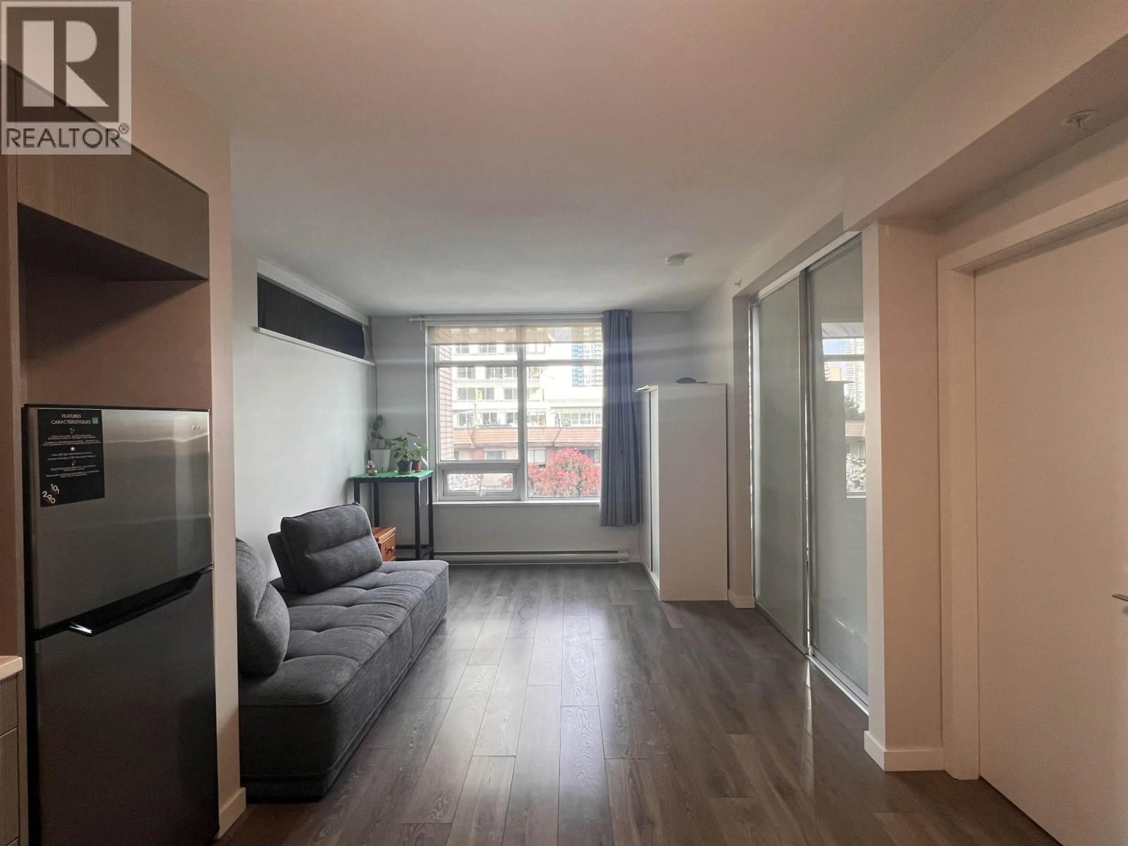 A pic of a room for 401 - 6461 TELFORD AVENUE, Burnaby British Columbia V5H0B7