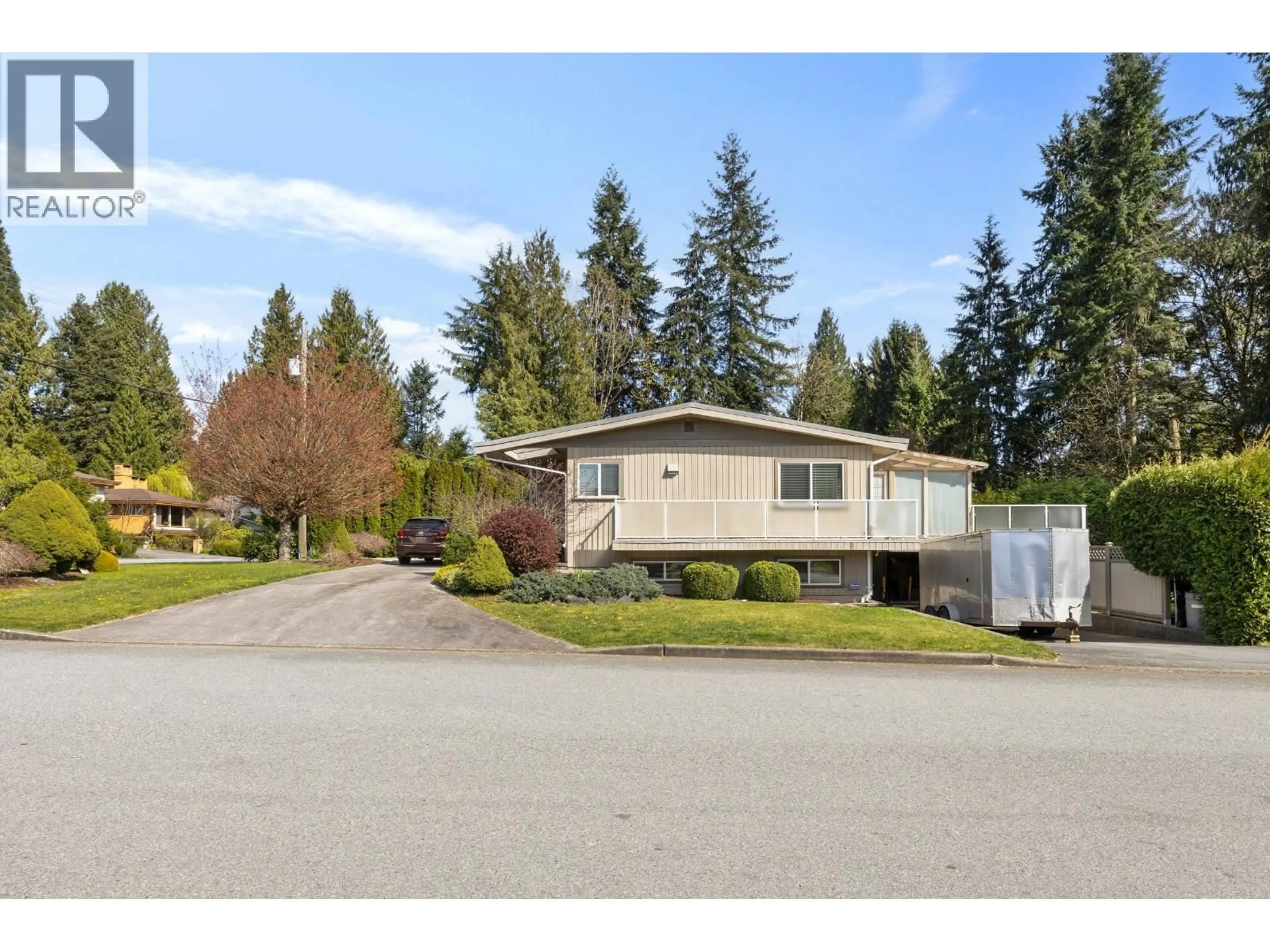 Home with vinyl exterior material, street for 532 PERTH AVENUE, Coquitlam British Columbia V3J2E3