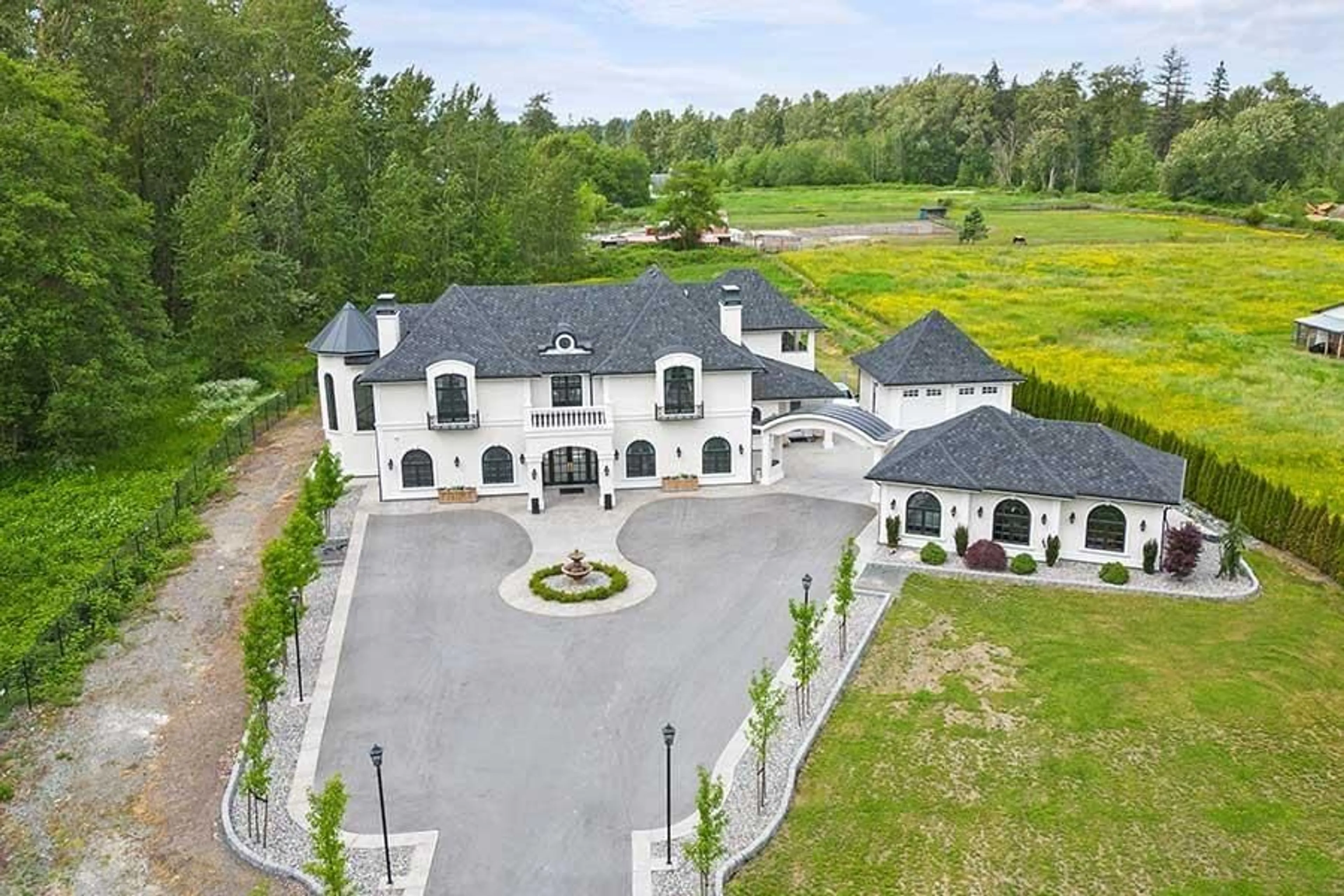 A pic from outside/outdoor area/front of a property/back of a property/a pic from drone, unknown for 2829 224 STREET, Langley British Columbia V2Z3B4