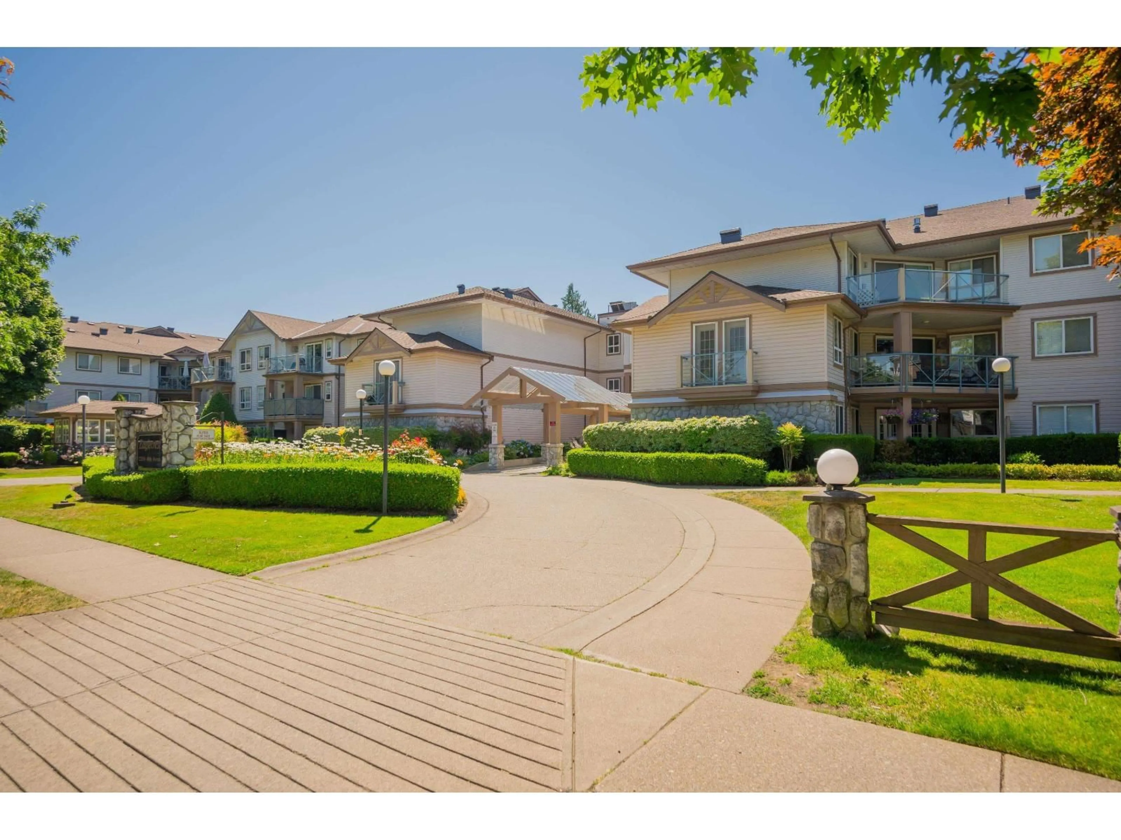 Unknown for 122 - 22150 48 AVENUE, Langley British Columbia V3A8R5