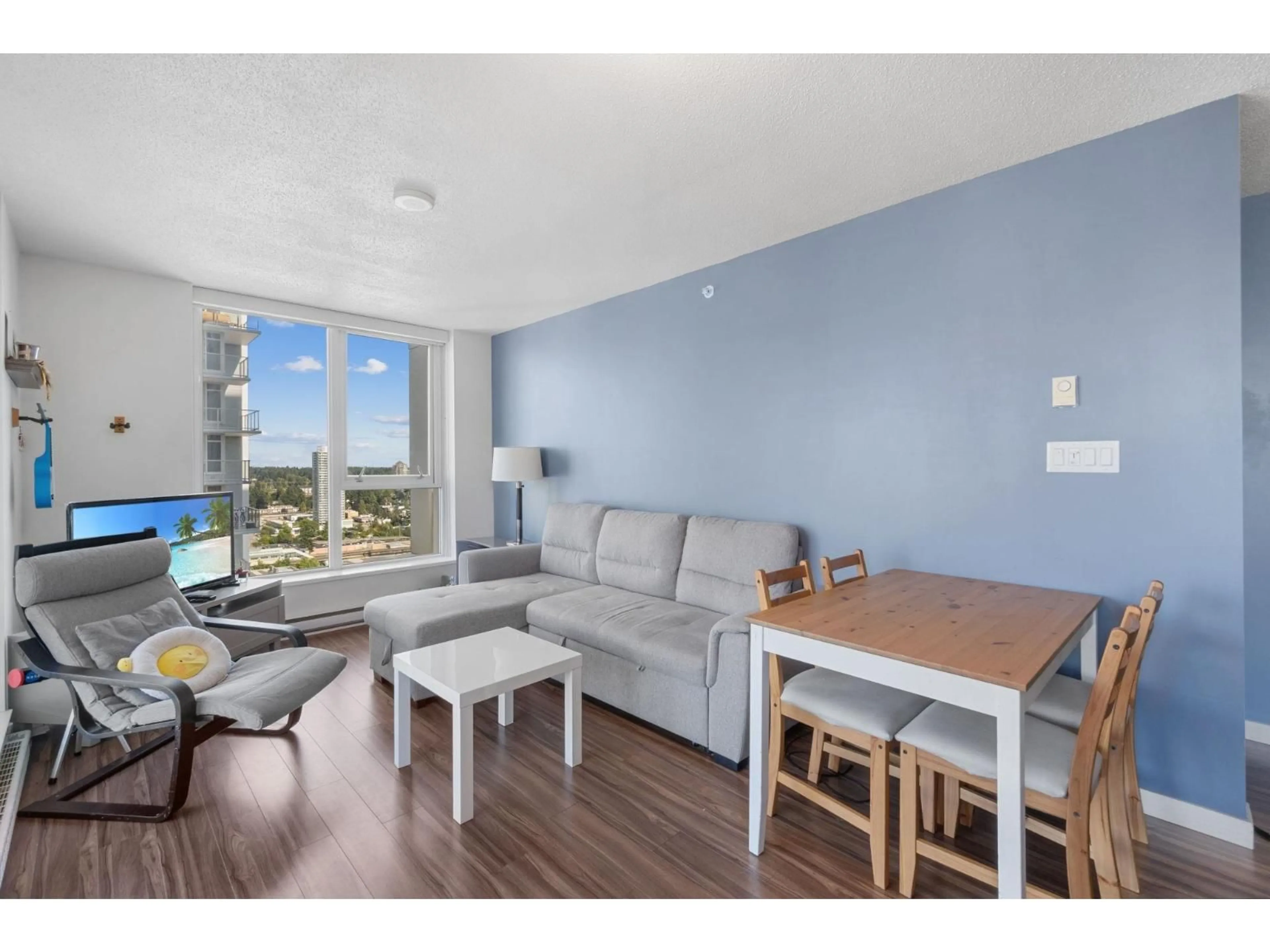 Living room with furniture, wood/laminate floor for 2606 - 13325 102A AVENUE, Surrey British Columbia V3T0J5