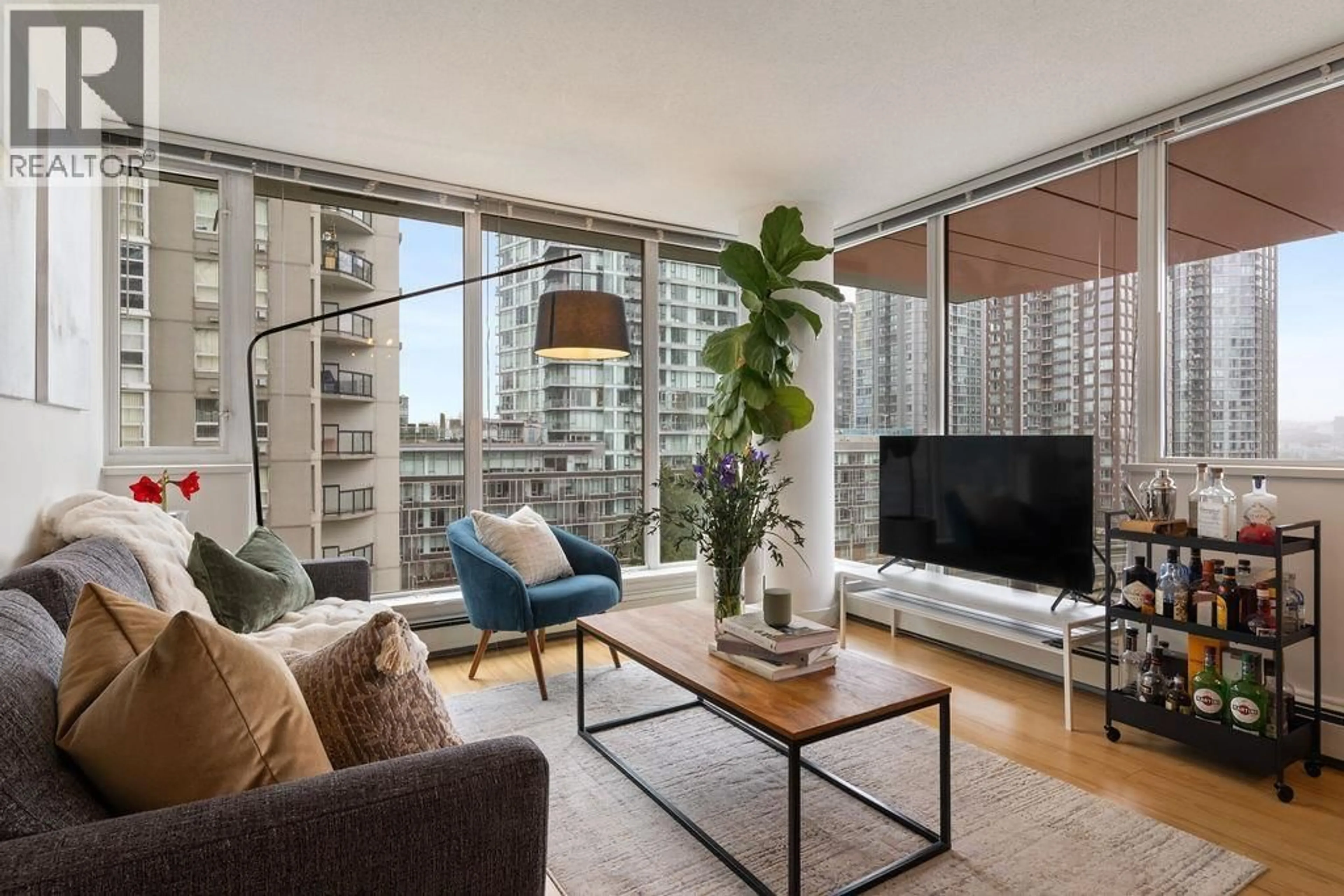 Living room with furniture, unknown for 609 - 1325 ROLSTON STREET, Vancouver British Columbia V6B0M2