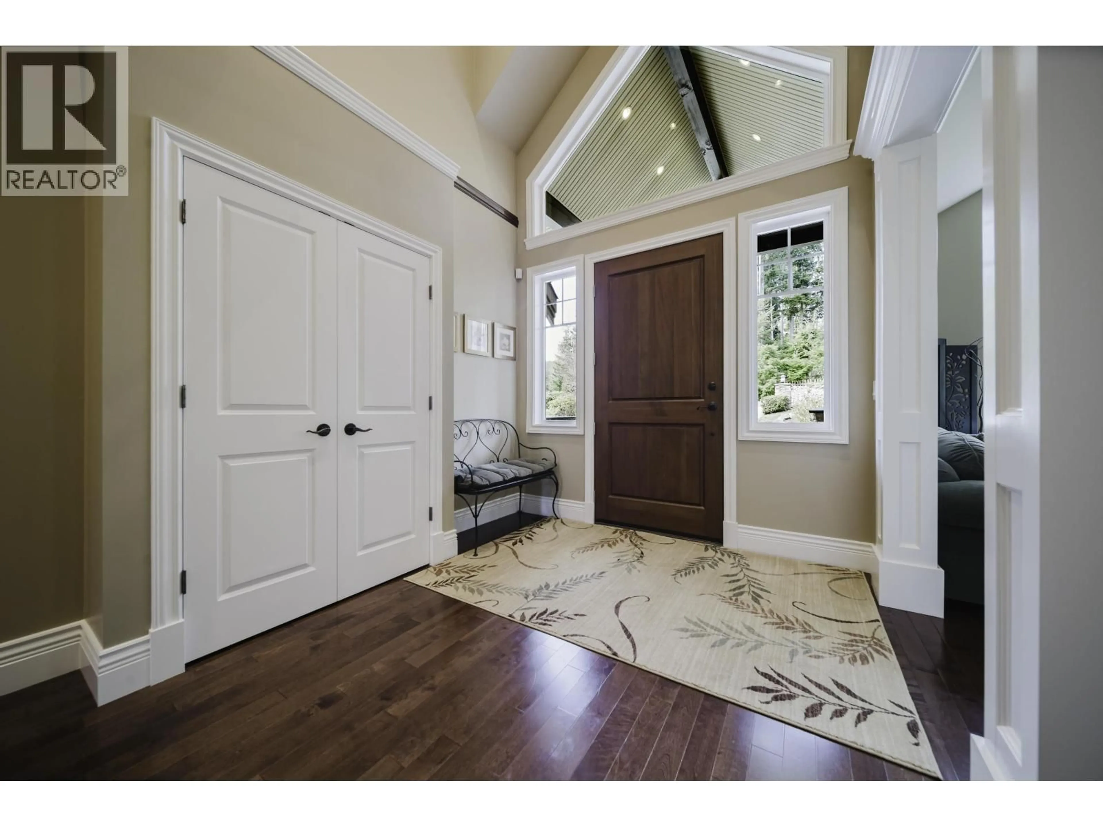 Indoor entryway for 1056 RAVENSWOOD DRIVE, Anmore British Columbia V3H5M6