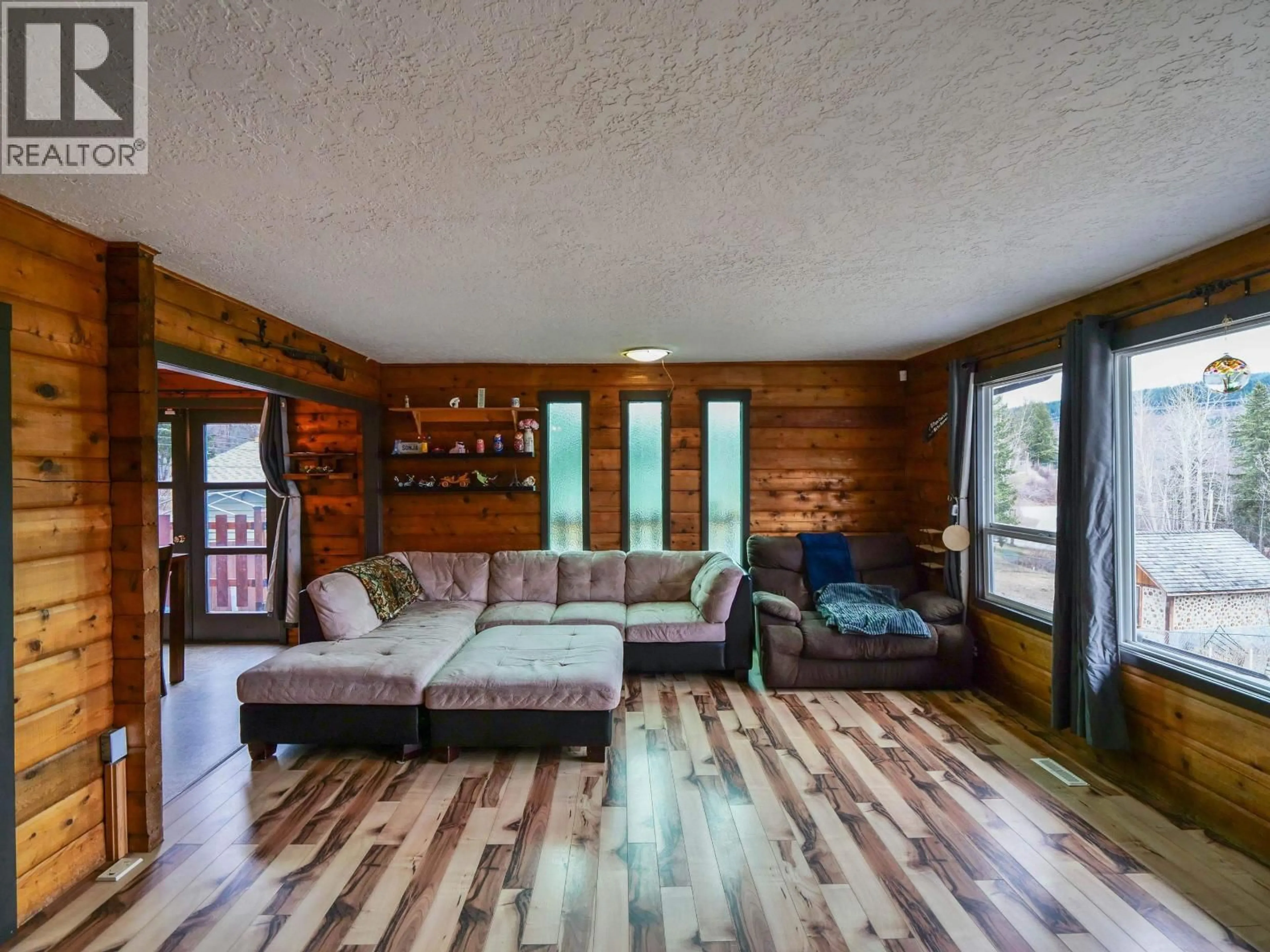 Living room with furniture, wood/laminate floor for 1344 LAKEVIEW DRIVE, Quesnel British Columbia V2J4K4