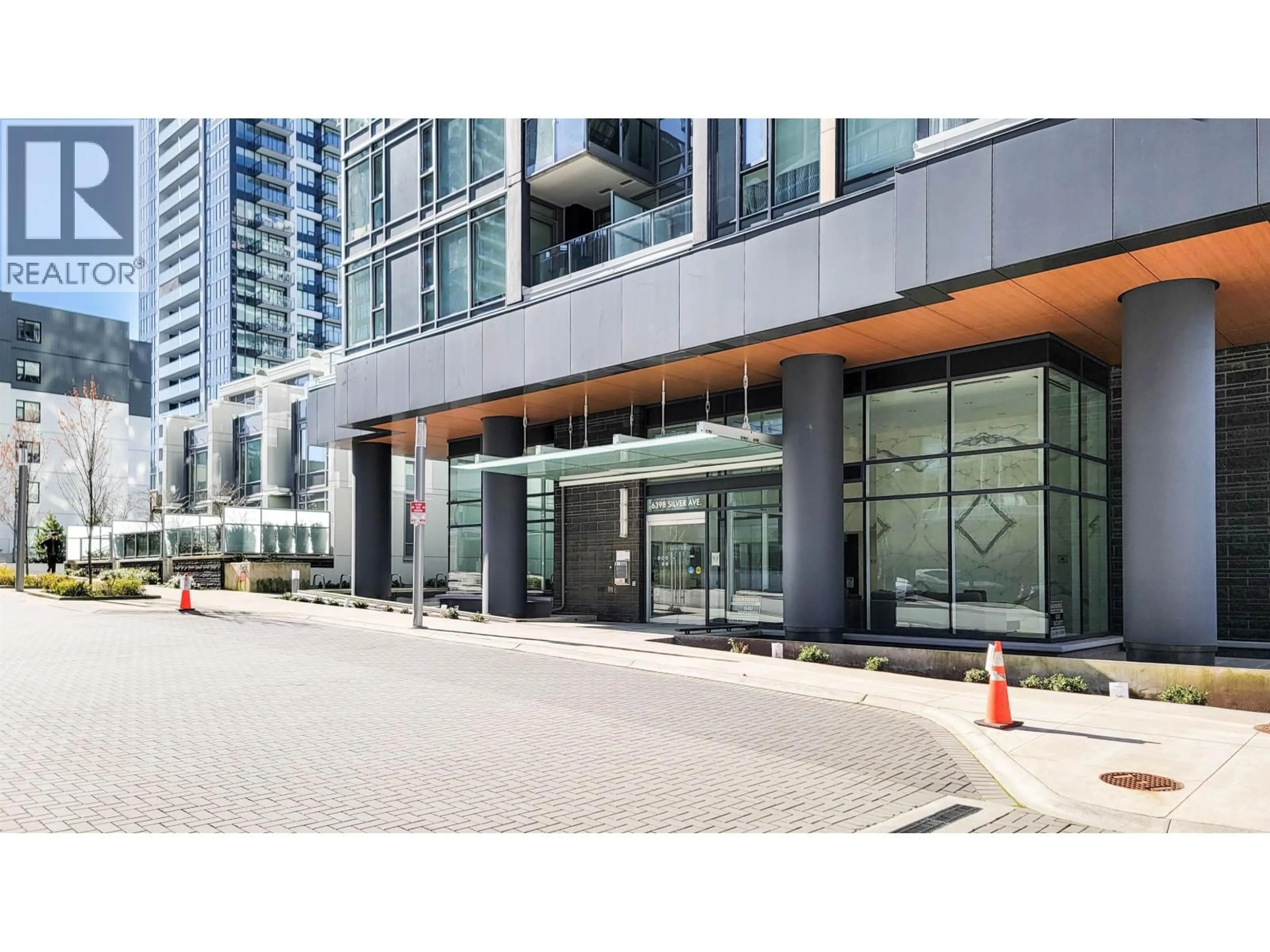 Indoor foyer for 1107 - 6398 SILVER AVENUE, Burnaby British Columbia V5H0K7