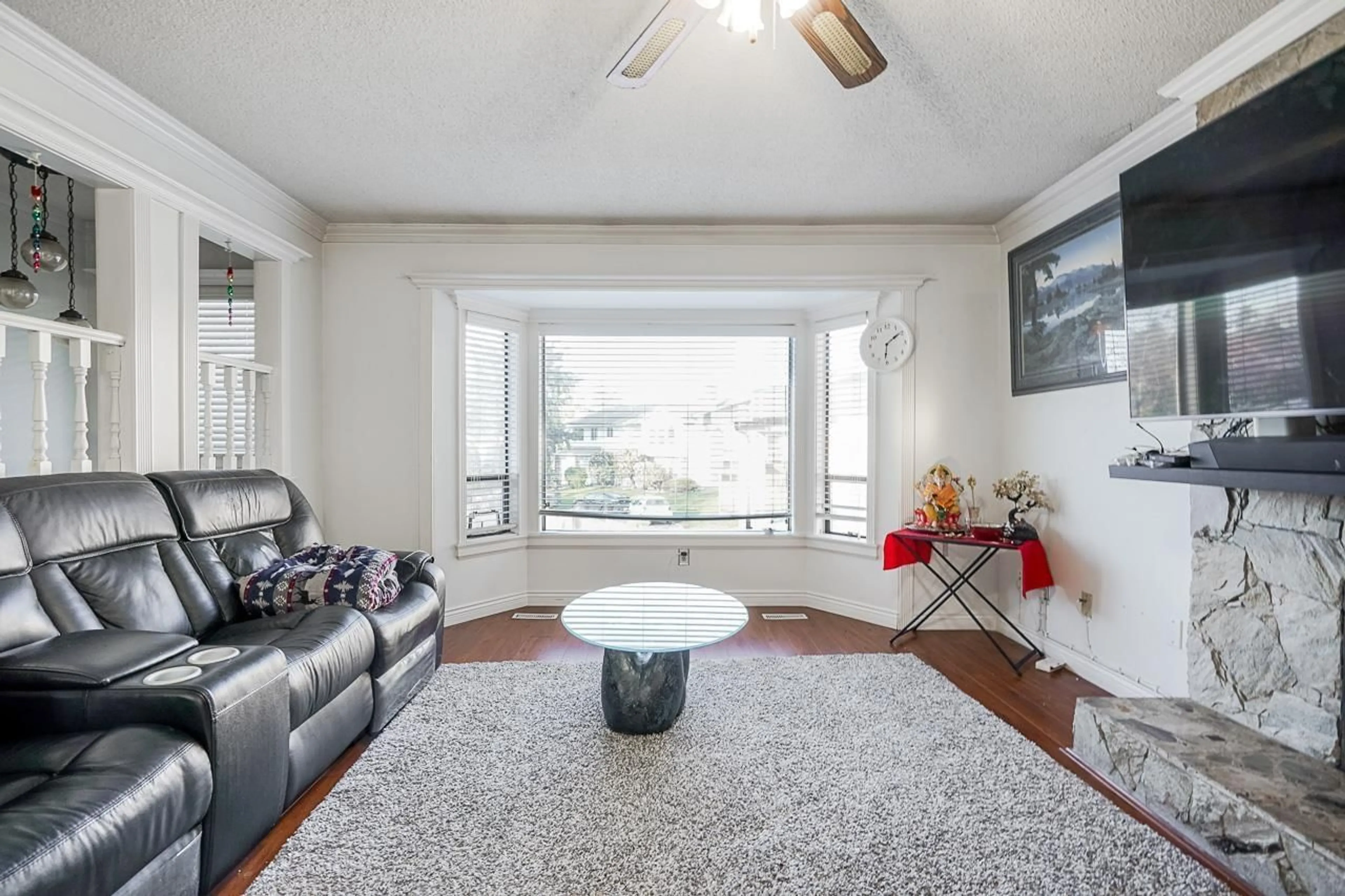 Living room with furniture, unknown for 9041 122B STREET, Surrey British Columbia V3V7L7