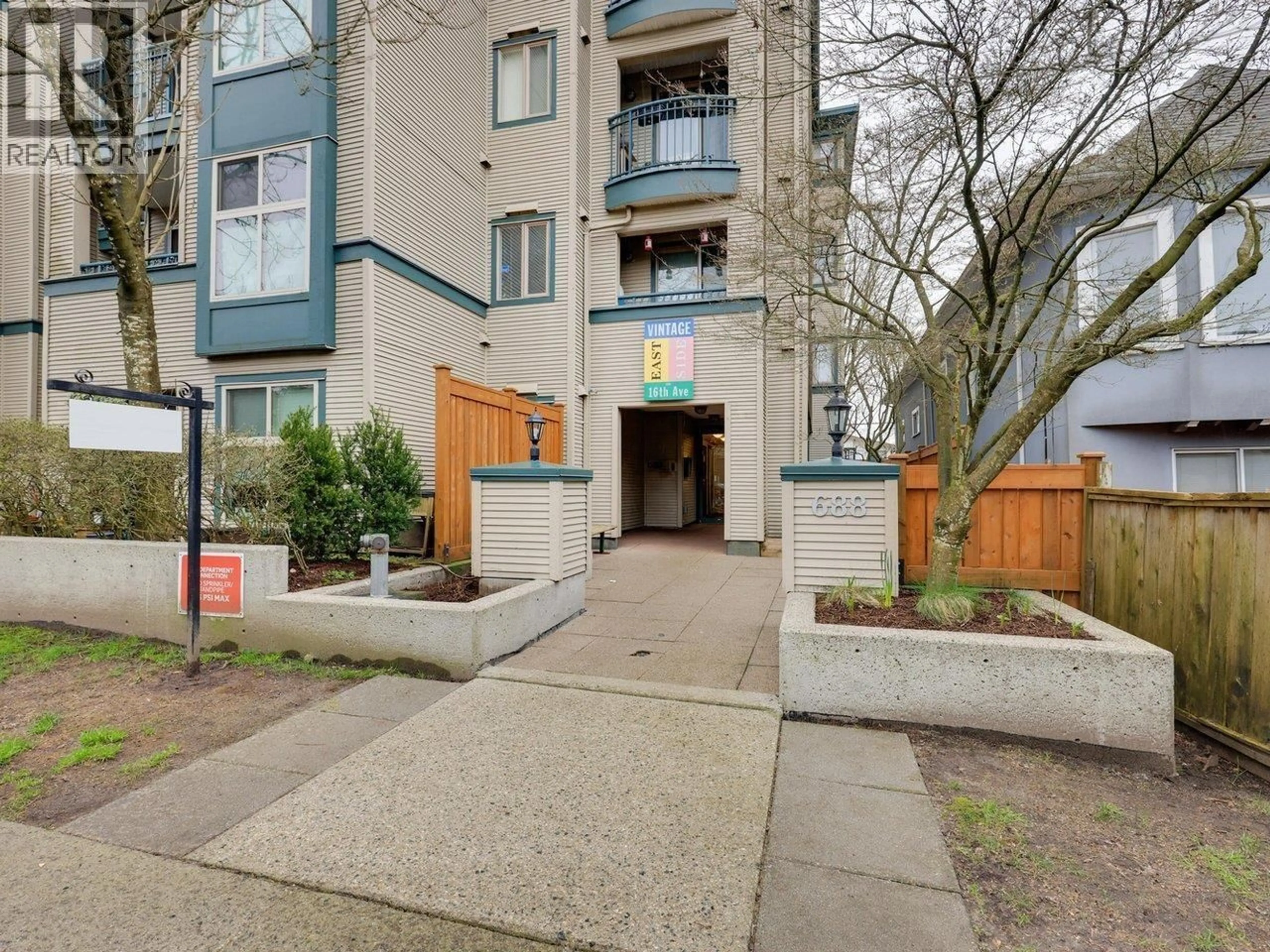 Unknown for 209 - 688 16TH AVENUE, Vancouver British Columbia V5T2V4