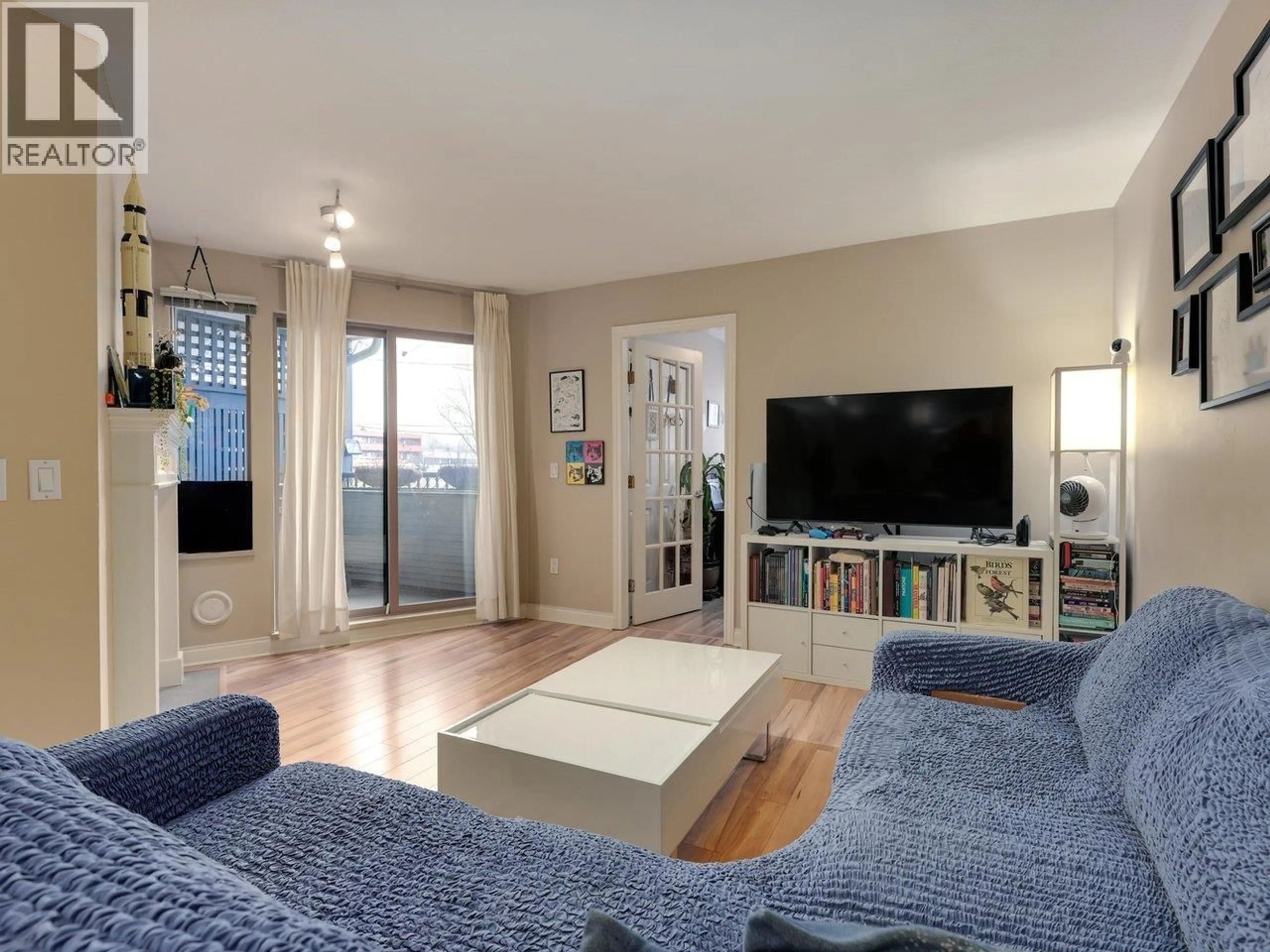 Living room with furniture, unknown for 209 - 688 16TH AVENUE, Vancouver British Columbia V5T2V4