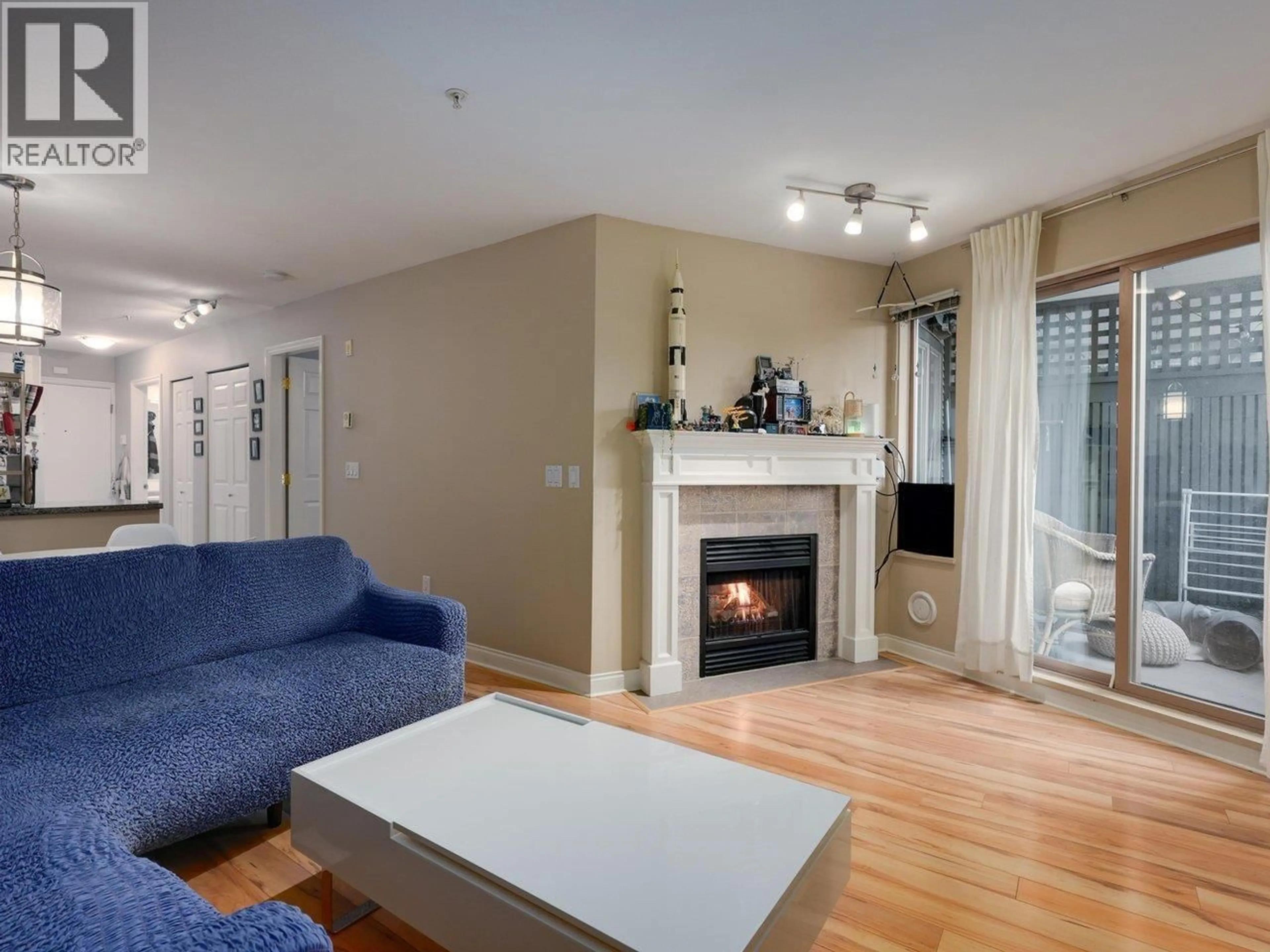 Living room with furniture, wood/laminate floor for 209 - 688 16TH AVENUE, Vancouver British Columbia V5T2V4