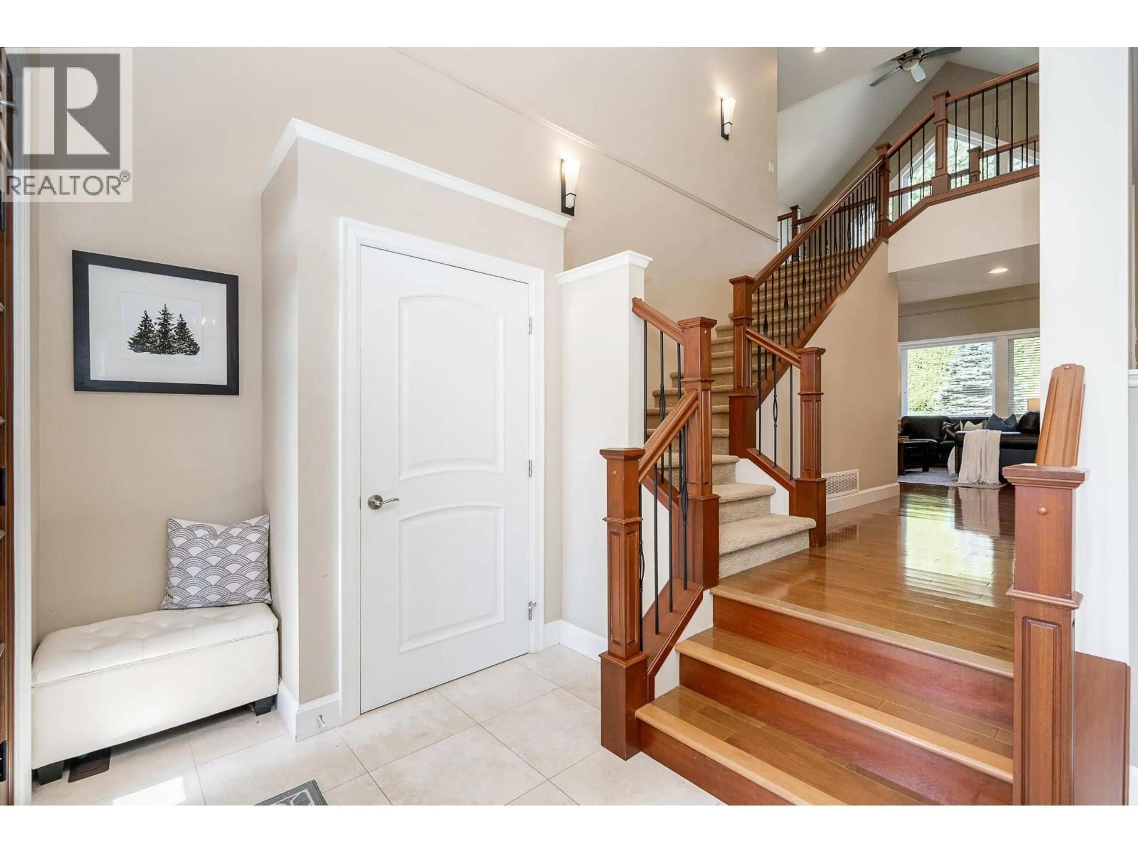 Indoor entryway for 3361 SCOTCH PINE AVENUE, Coquitlam British Columbia V3E0C4