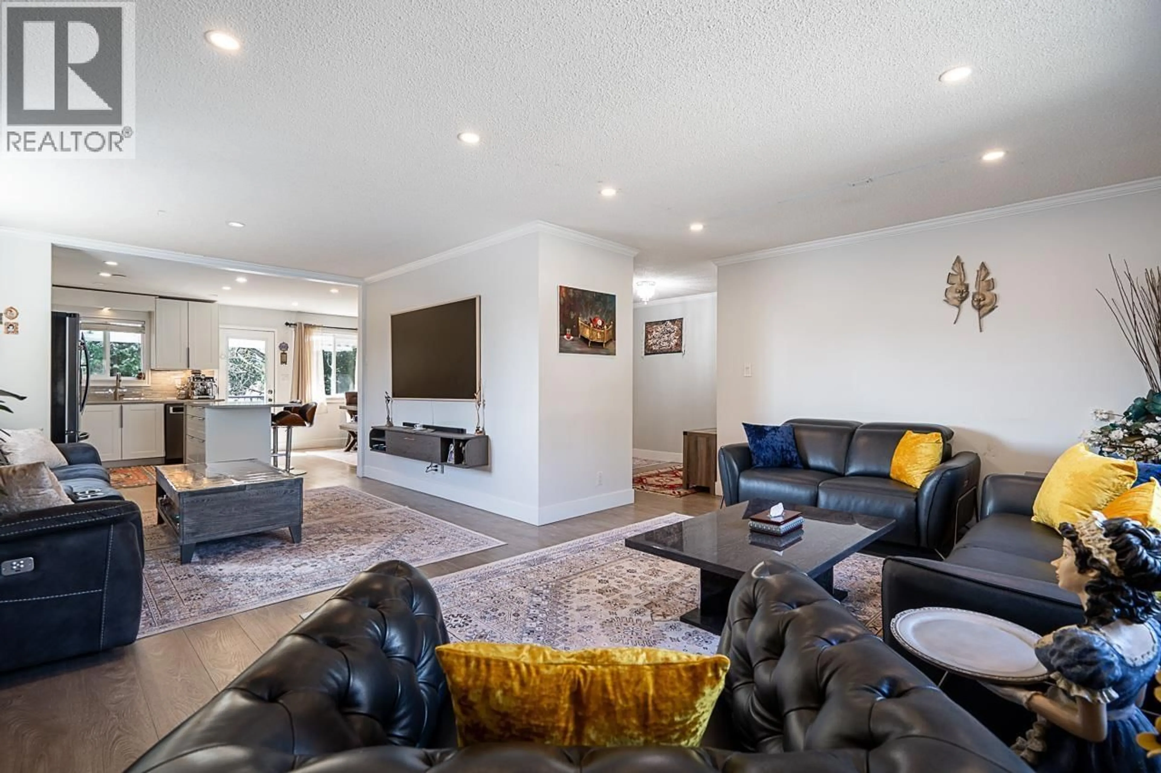 Living room with furniture, unknown for 2333 KIRKSTONE ROAD, North Vancouver British Columbia V7J3M1