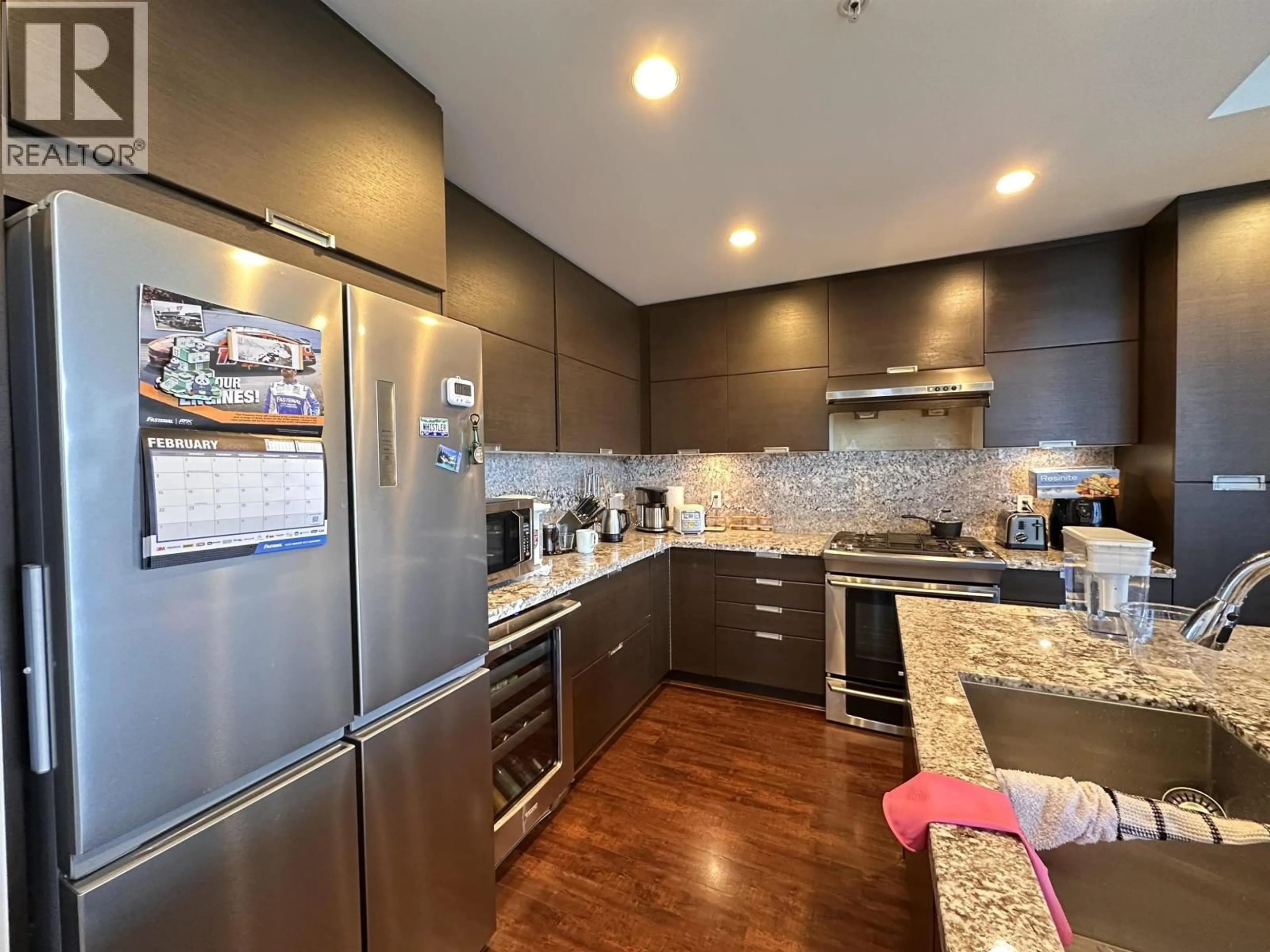 Contemporary kitchen, unknown for 3201 - 2077 ROSSER AVENUE, Burnaby British Columbia V5C0G6