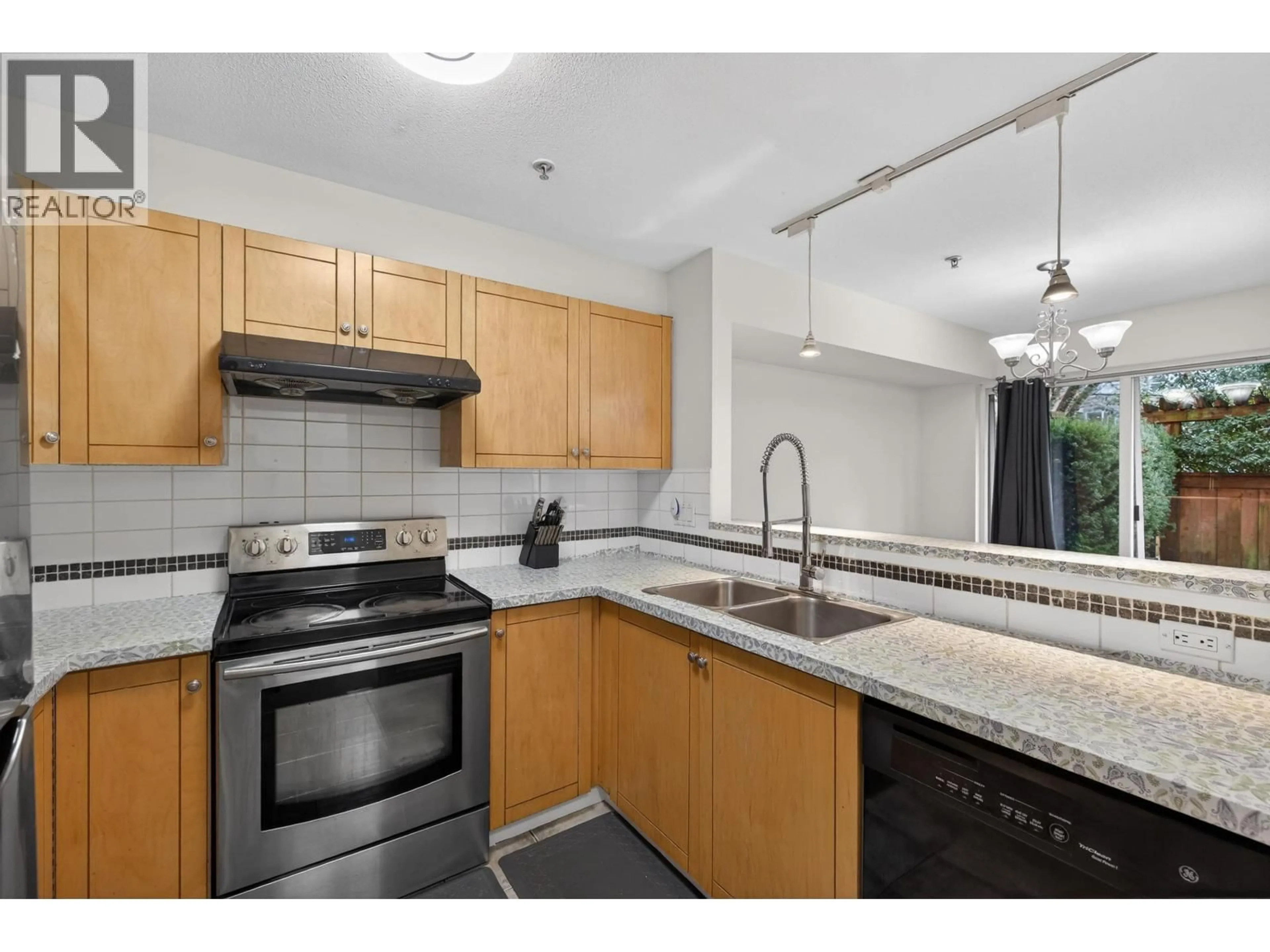 Standard kitchen, unknown for 18 - 7128 STRIDE AVENUE, Burnaby British Columbia V3N1T5