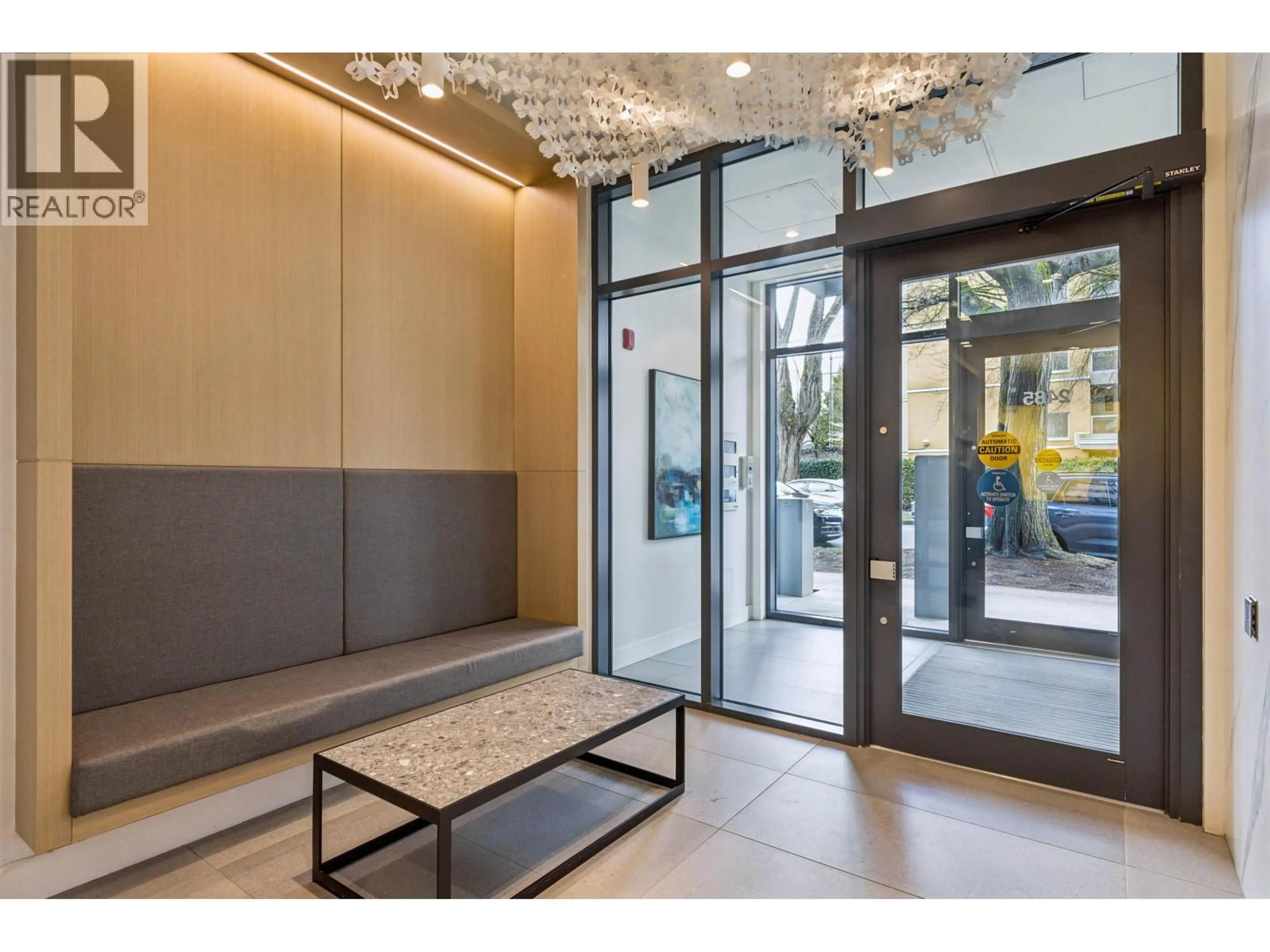 Indoor foyer for 306 - 2485 LARCH STREET, Vancouver British Columbia V6K0A3
