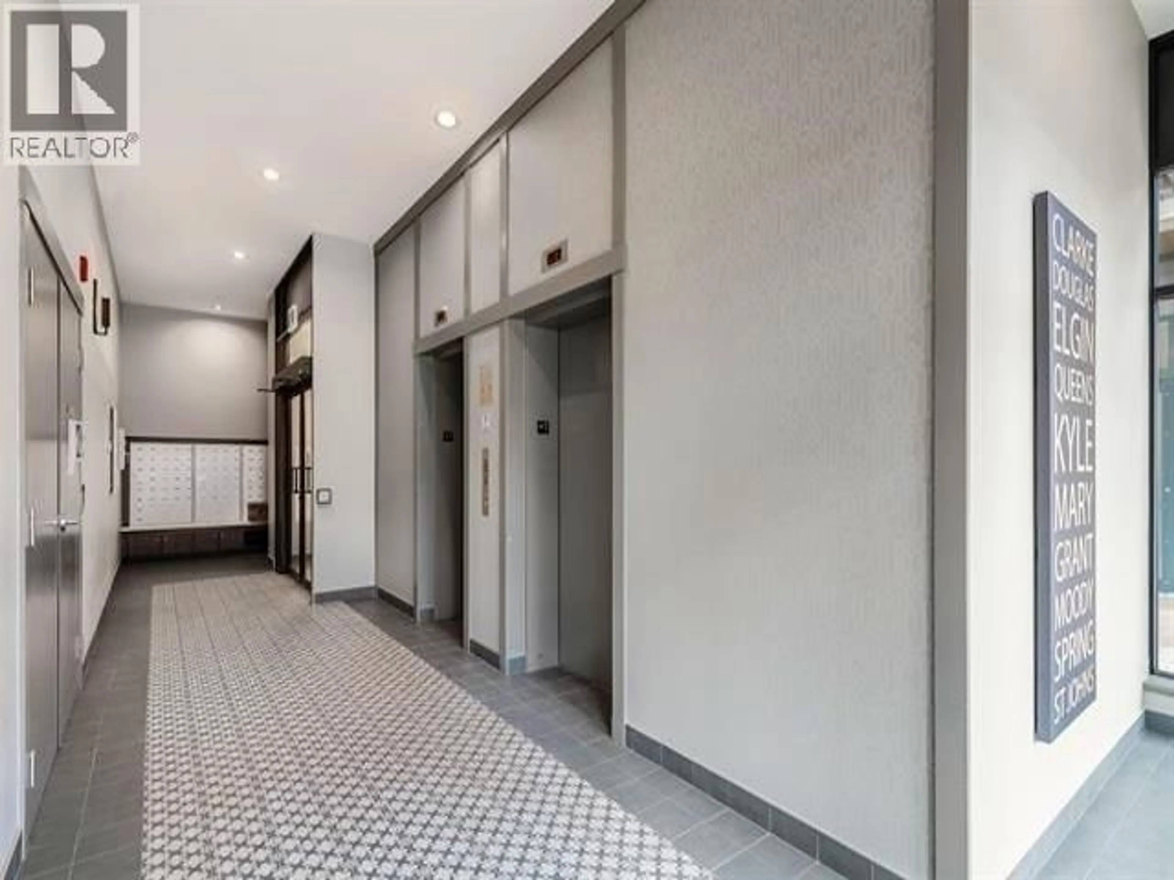 Indoor foyer for 416 - 2525 CLARKE STREET, Port Moody British Columbia V3H0J3