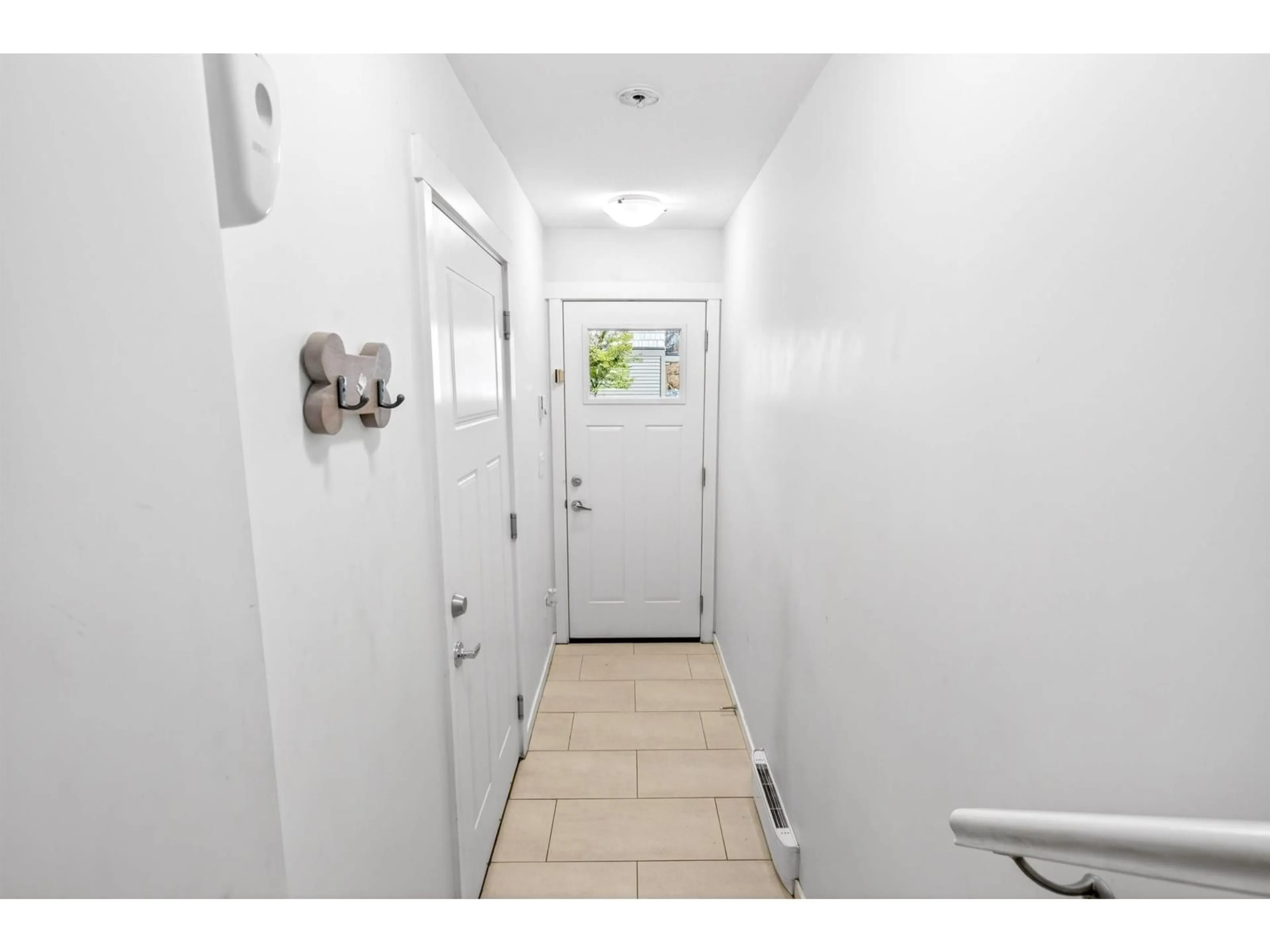 Indoor entryway for 41 - 8355 164 STREET, Surrey British Columbia V4N1E3