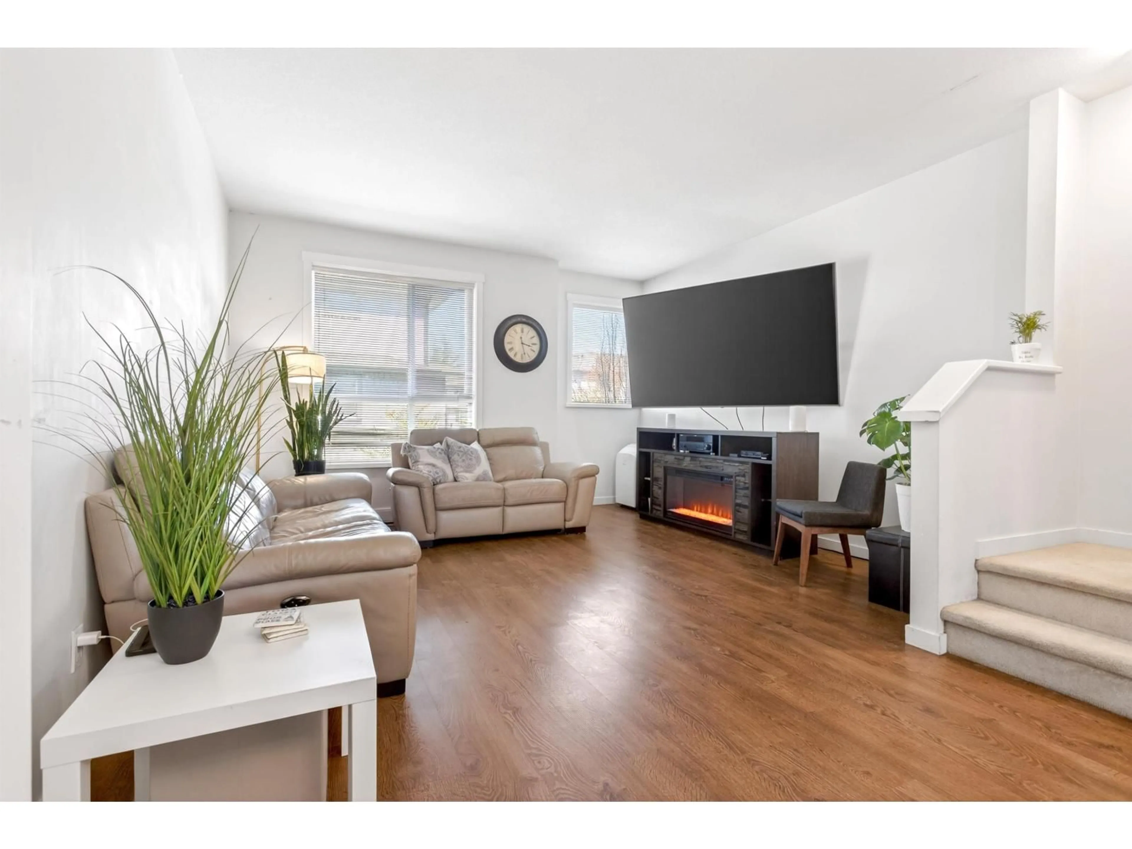 Living room with furniture, wood/laminate floor for 41 - 8355 164 STREET, Surrey British Columbia V4N1E3