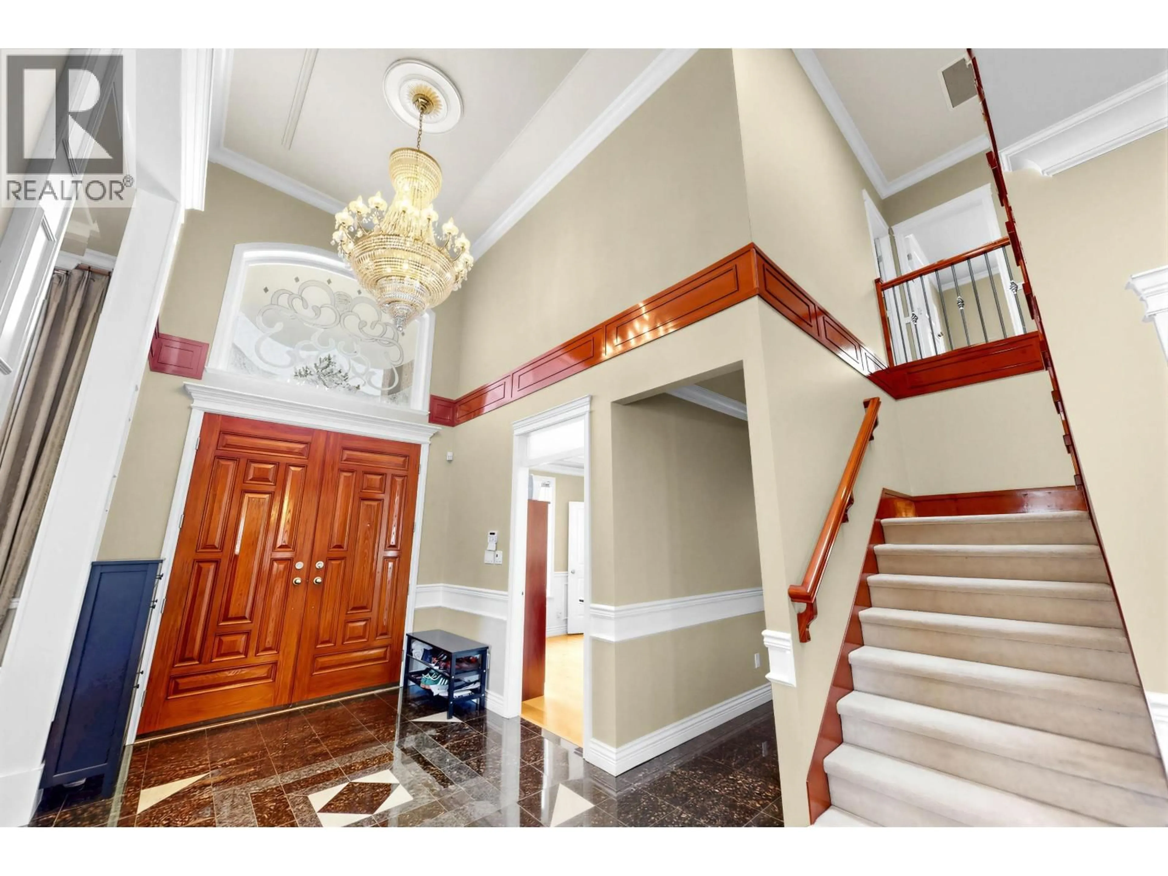 Indoor foyer for 9140 PINEWELL CRESCENT, Richmond British Columbia V7A2C6