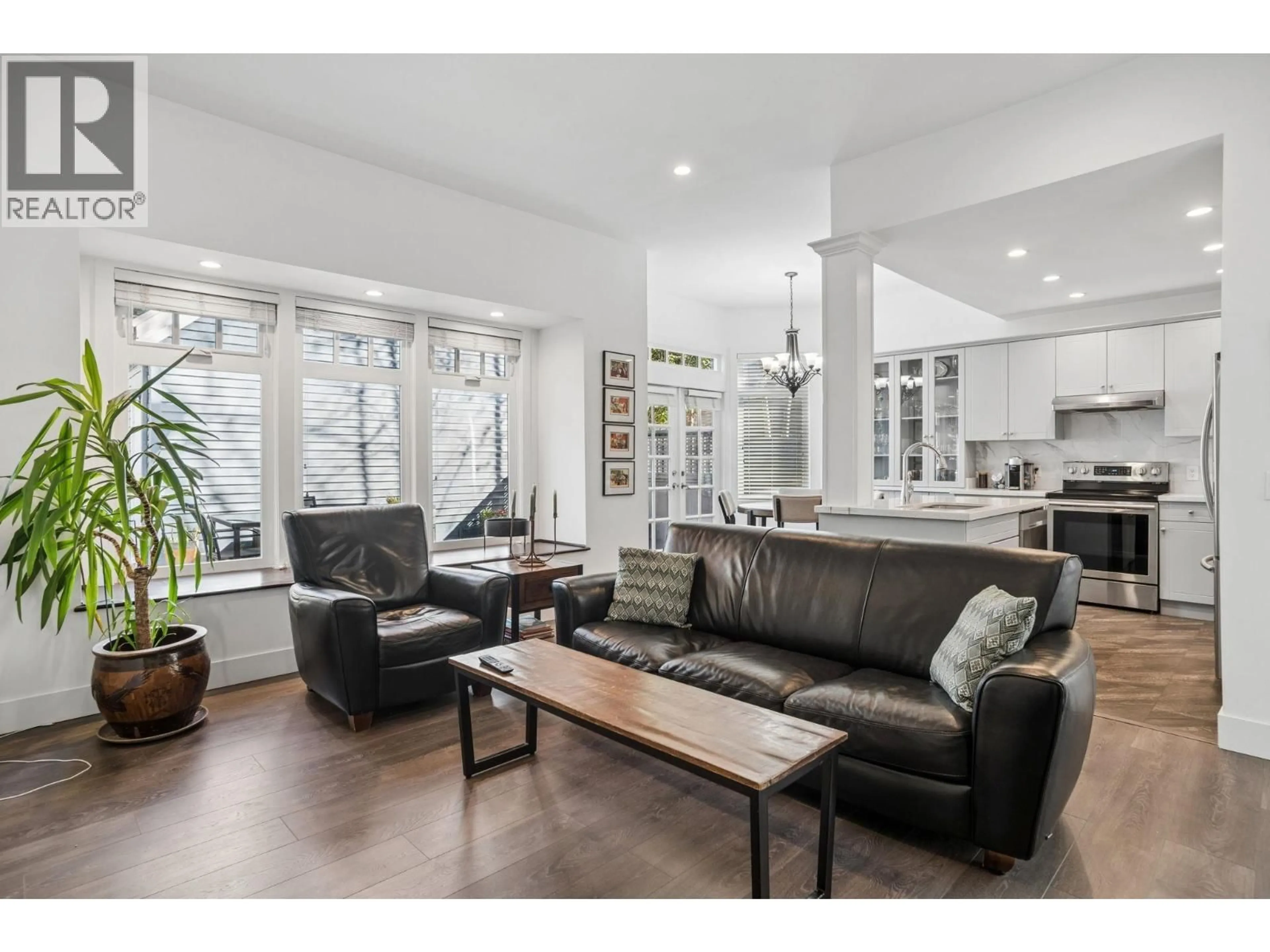 Living room with furniture, wood/laminate floor for 3537 5TH AVENUE, Vancouver British Columbia V6R1S1