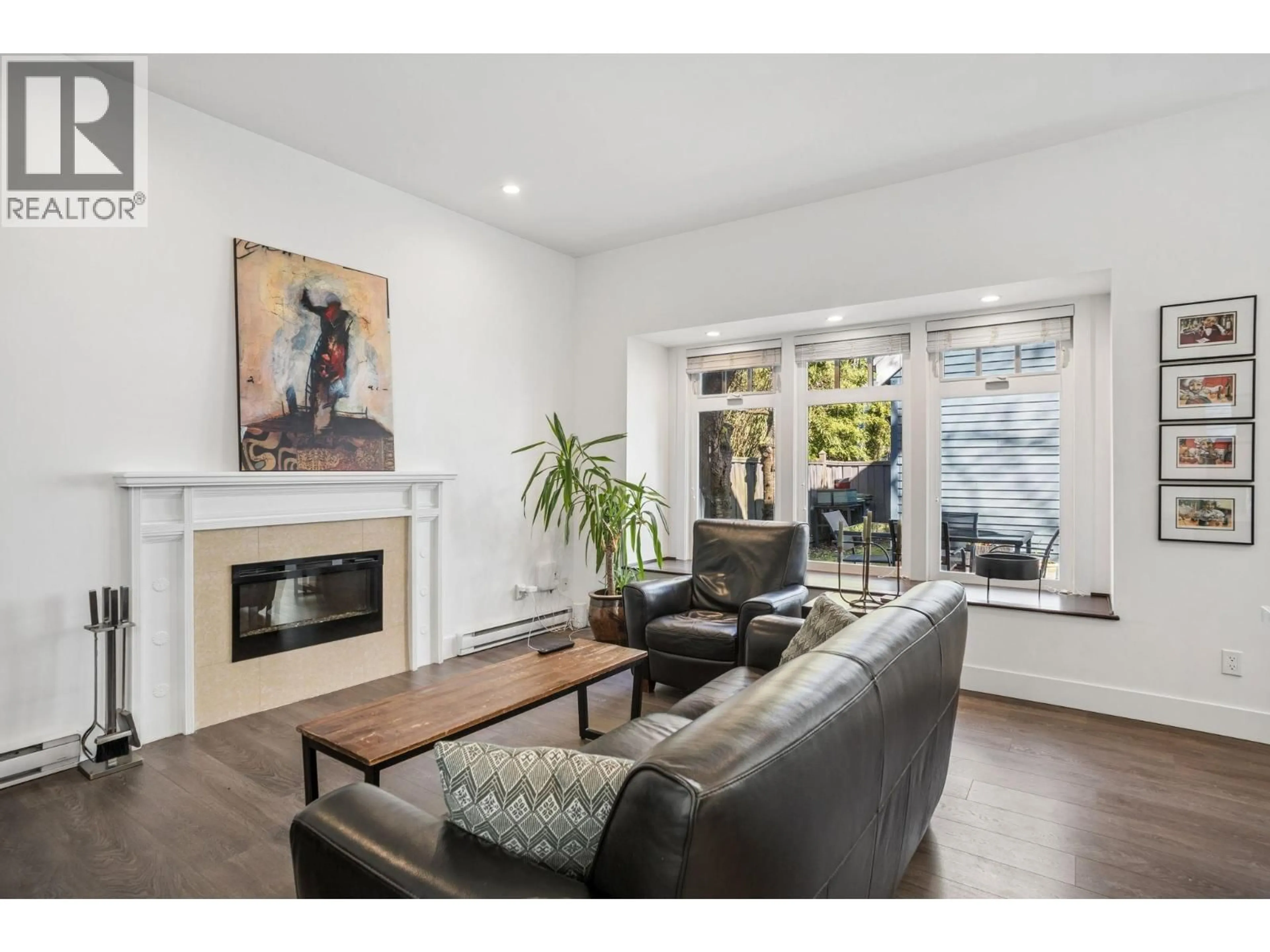 Living room with furniture, wood/laminate floor for 3537 5TH AVENUE, Vancouver British Columbia V6R1S1