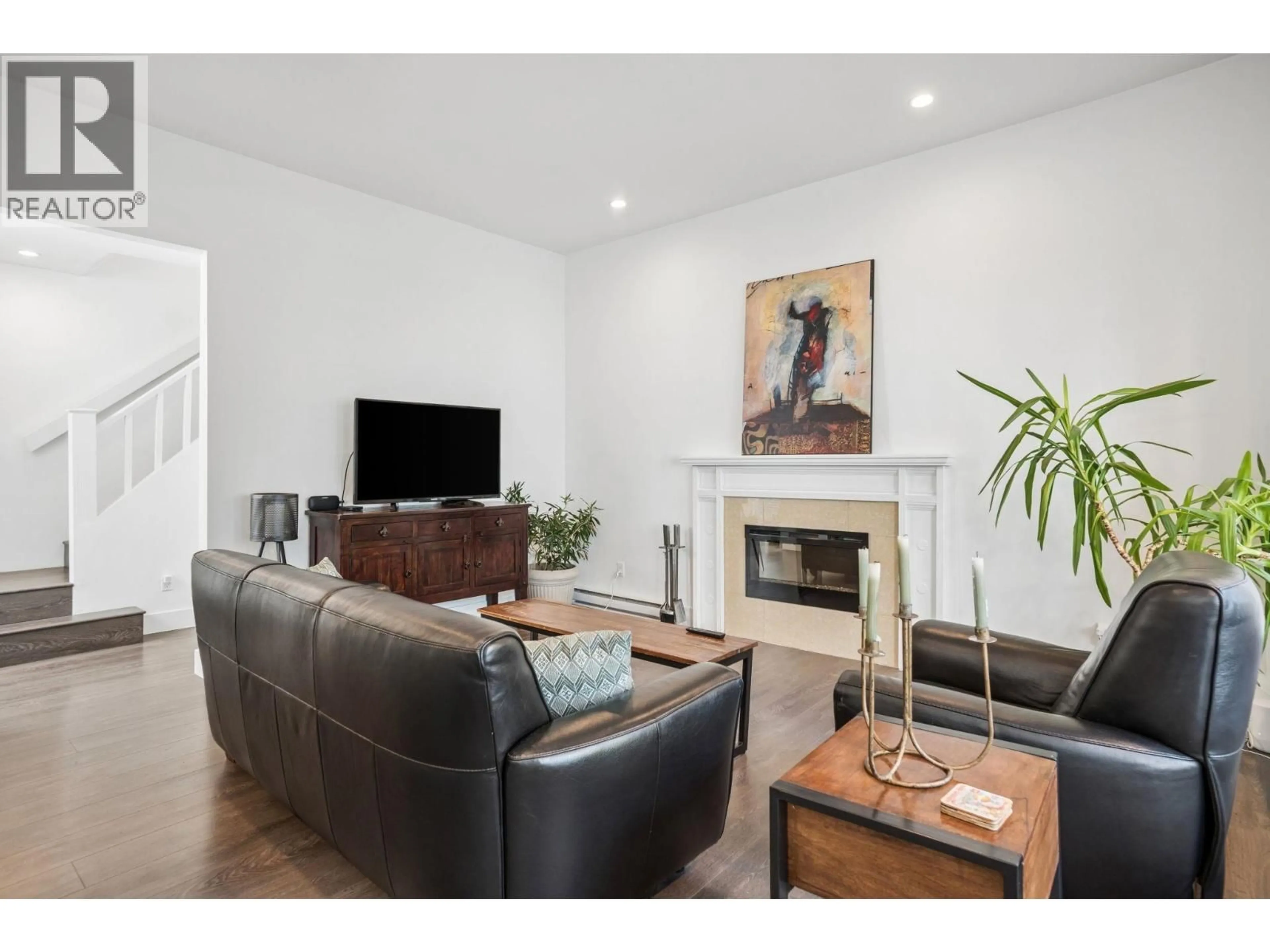 Living room with furniture, wood/laminate floor for 3537 5TH AVENUE, Vancouver British Columbia V6R1S1