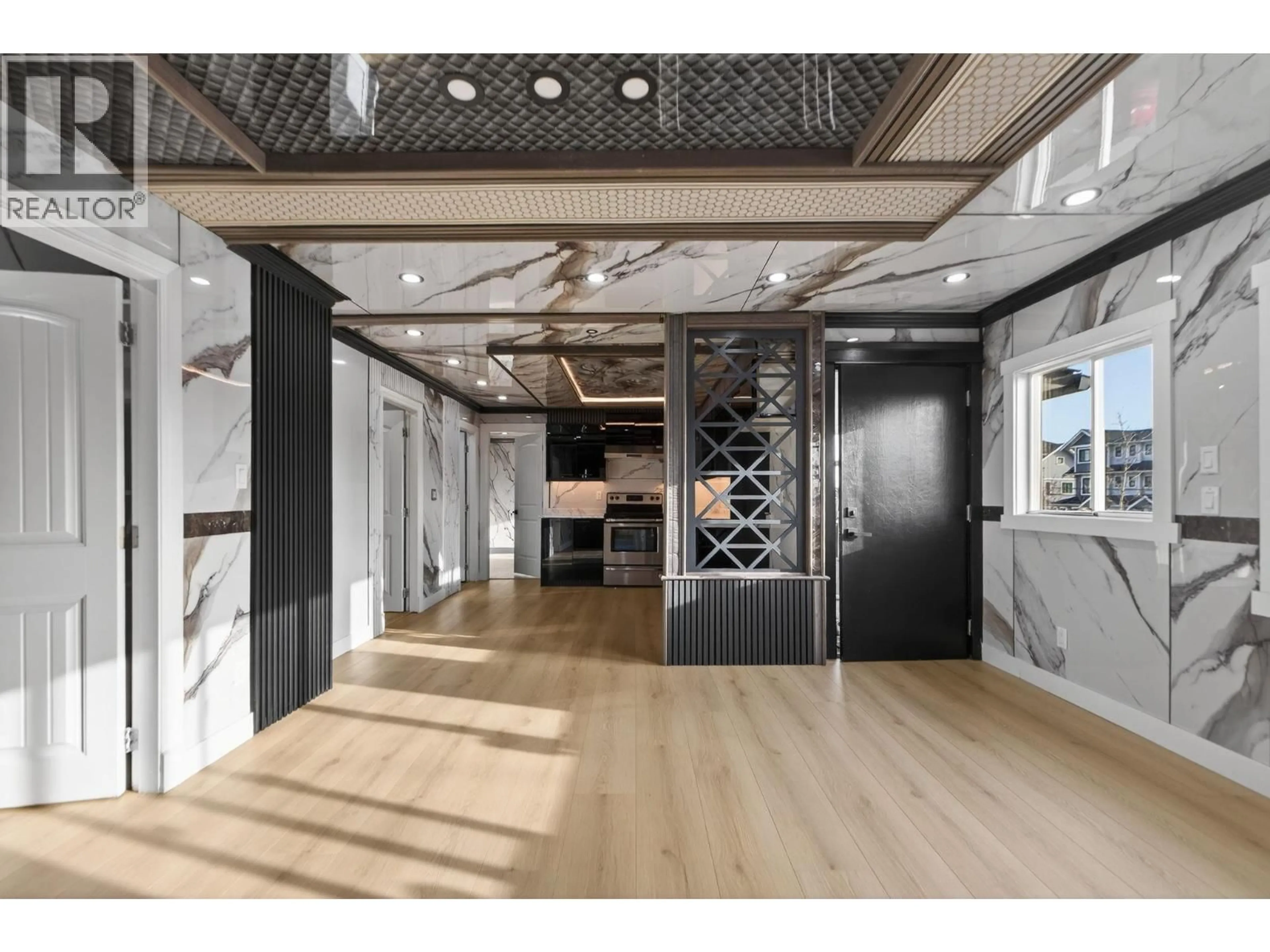 Indoor foyer for 803 EWEN AVENUE, New Westminster British Columbia V3M5C6