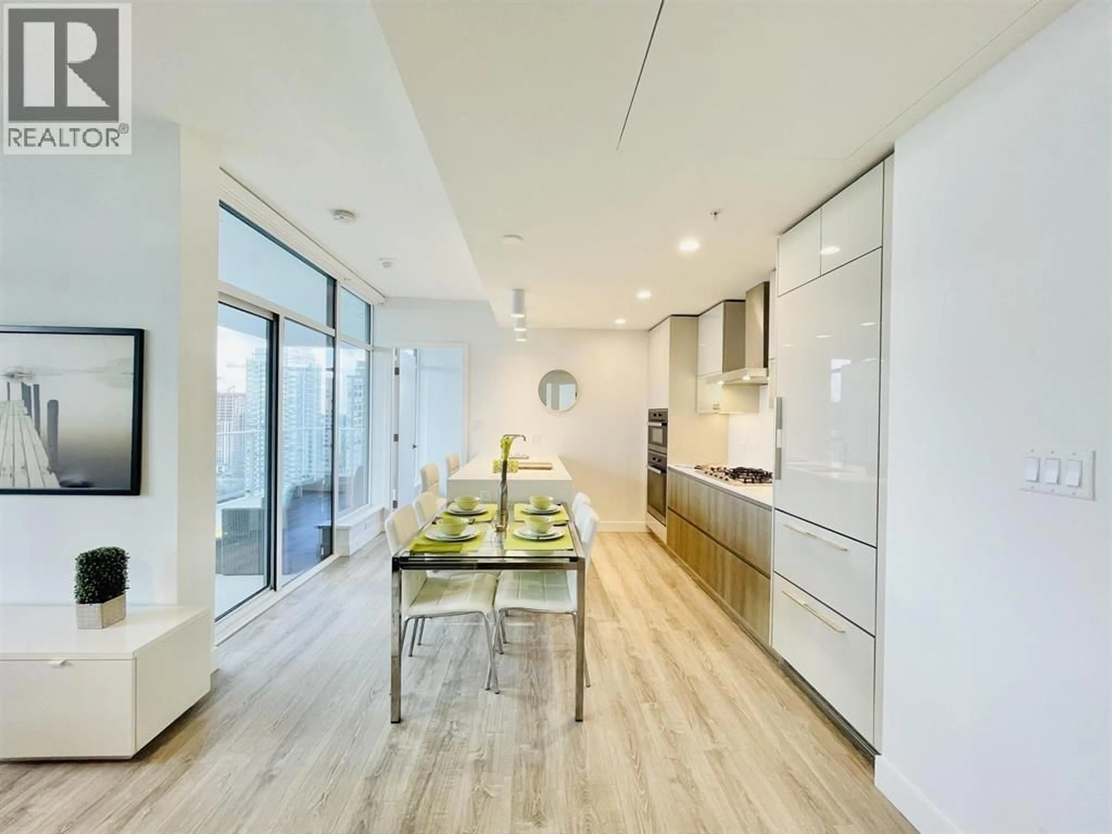 Open concept kitchen, unknown for 1506 - 6511 SUSSEX AVENUE, Burnaby British Columbia V5H0K5