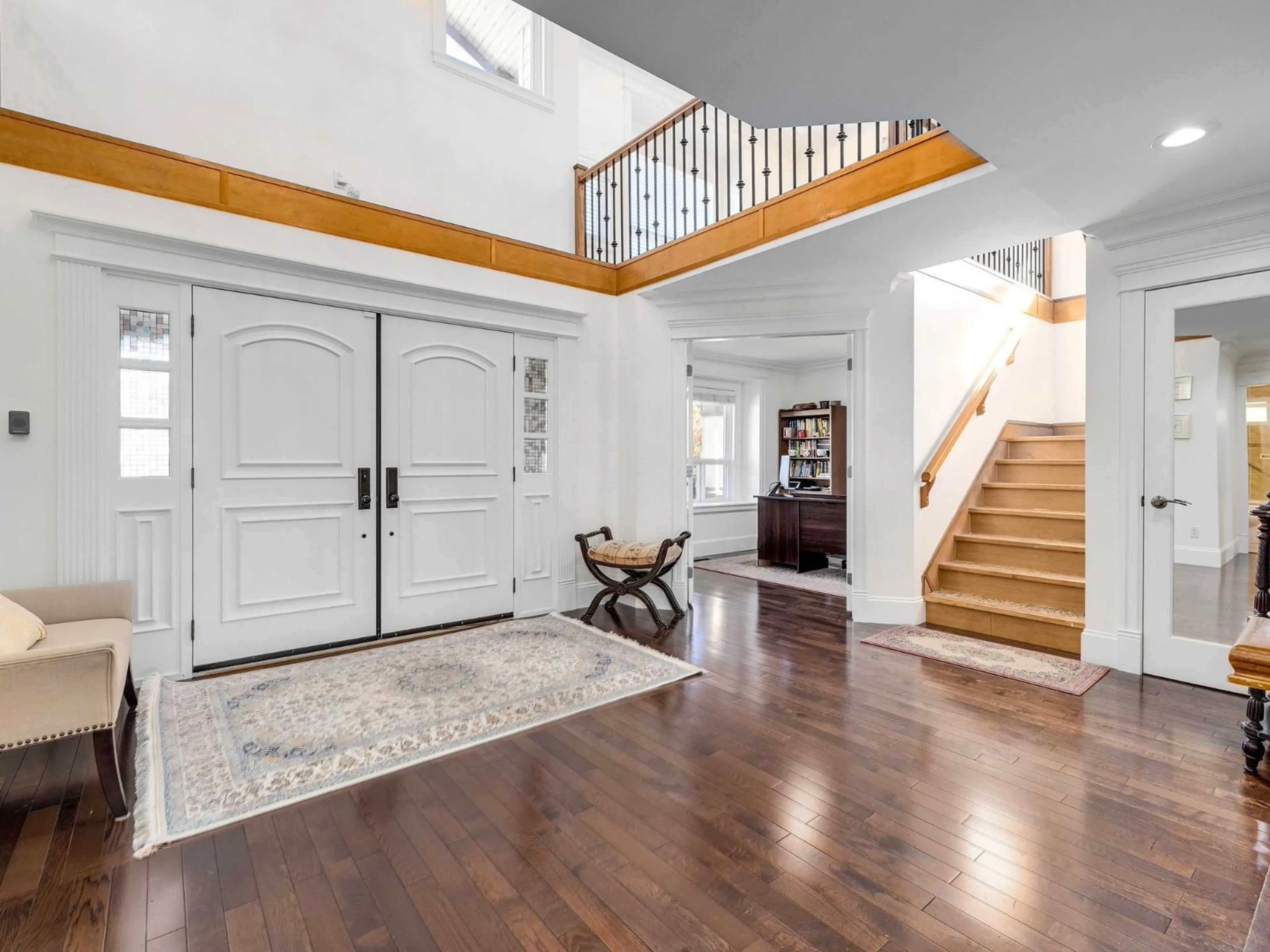 Indoor entryway for 15354 ROYAL AVENUE, White Rock British Columbia V4B1M8
